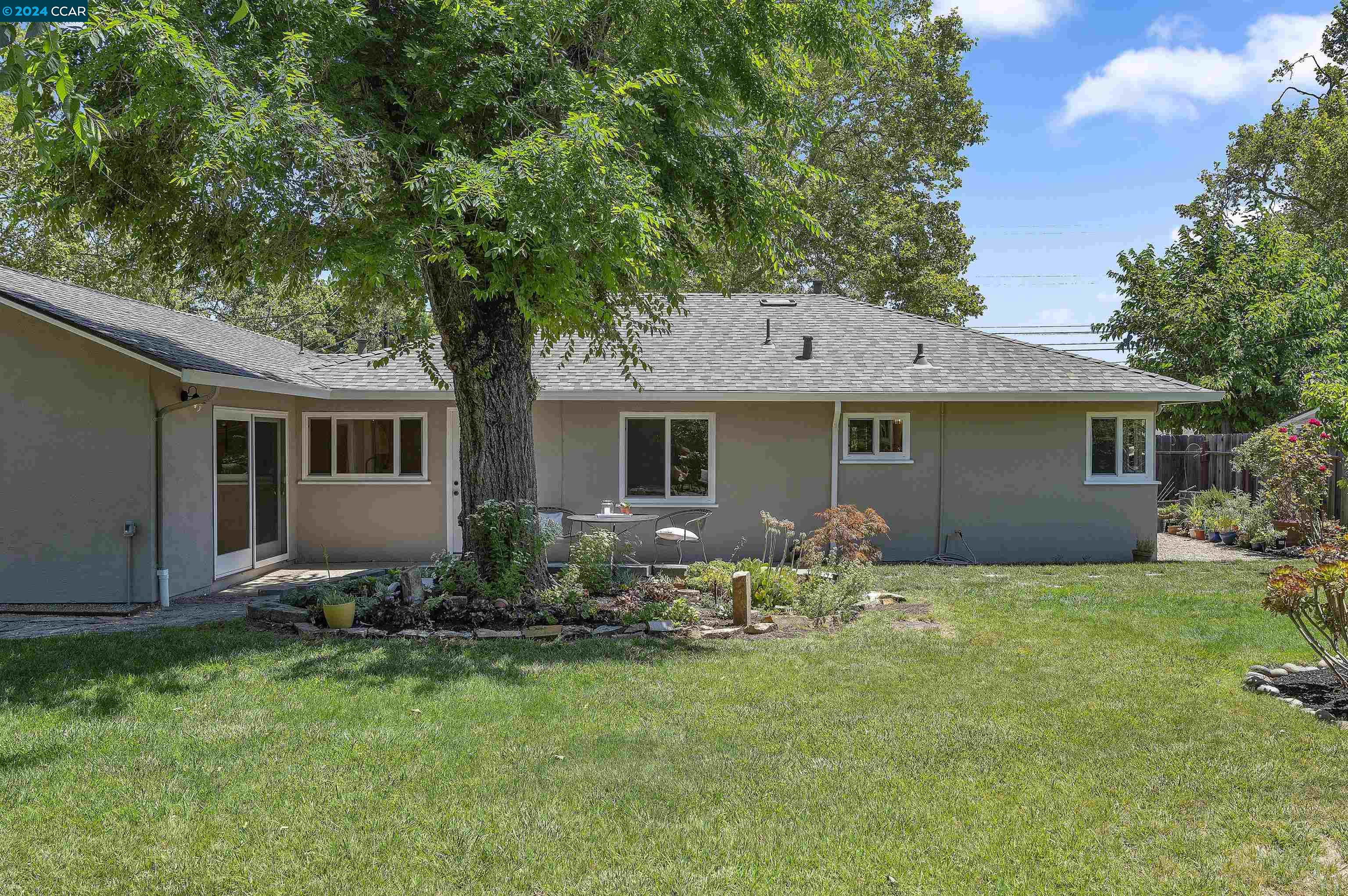 1918 Rose Ln