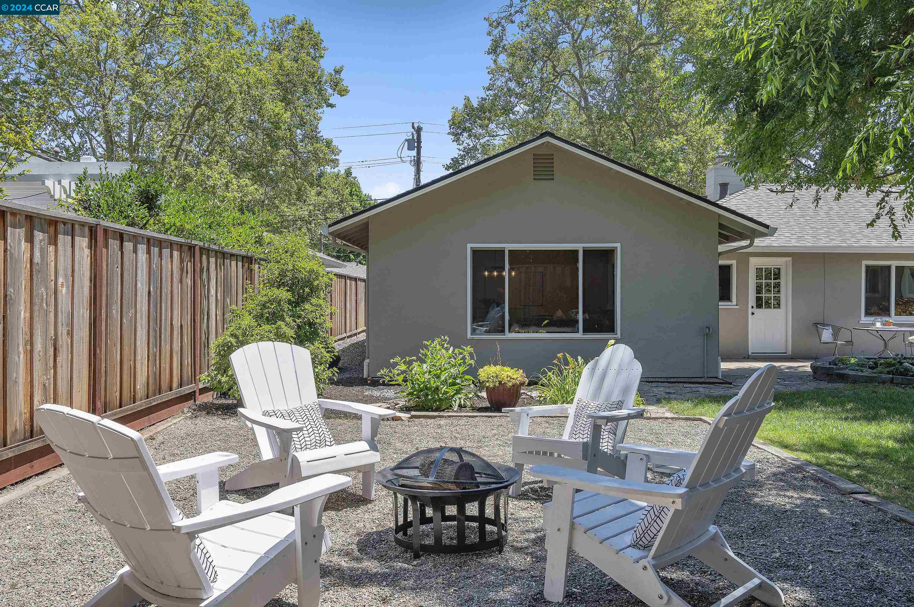 1918 Rose Ln