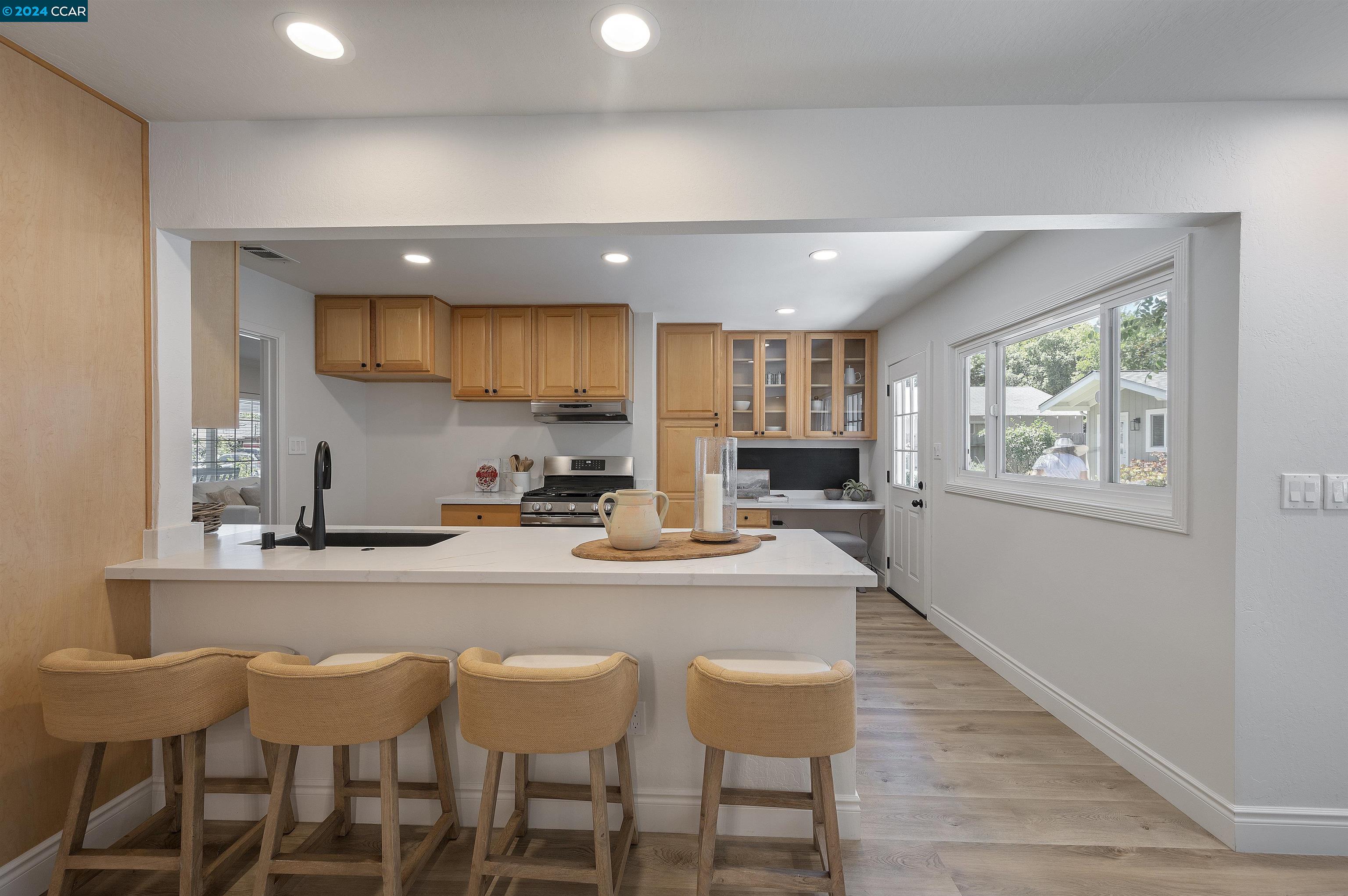 1918 Rose Ln
