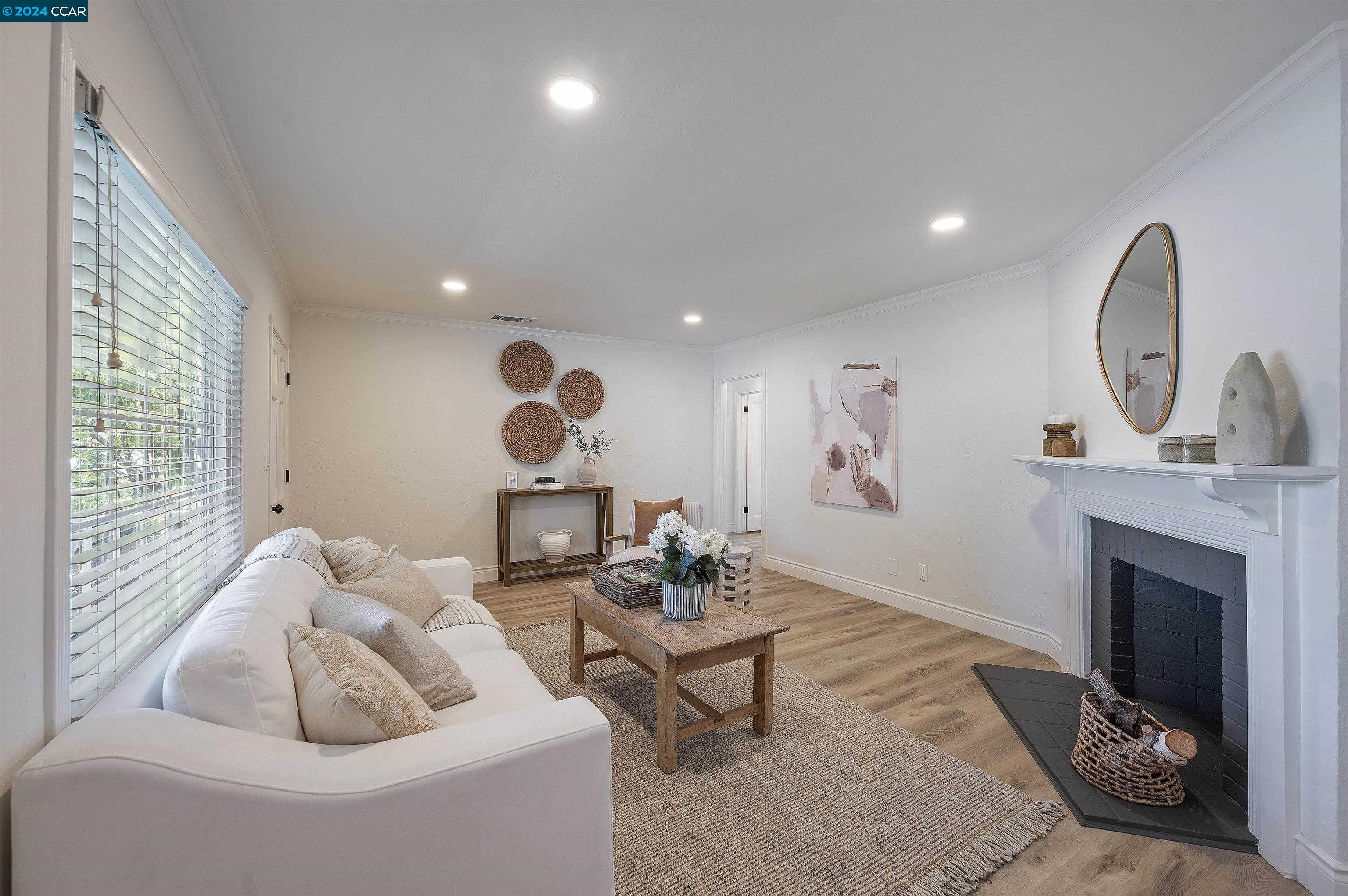 1918 Rose Ln