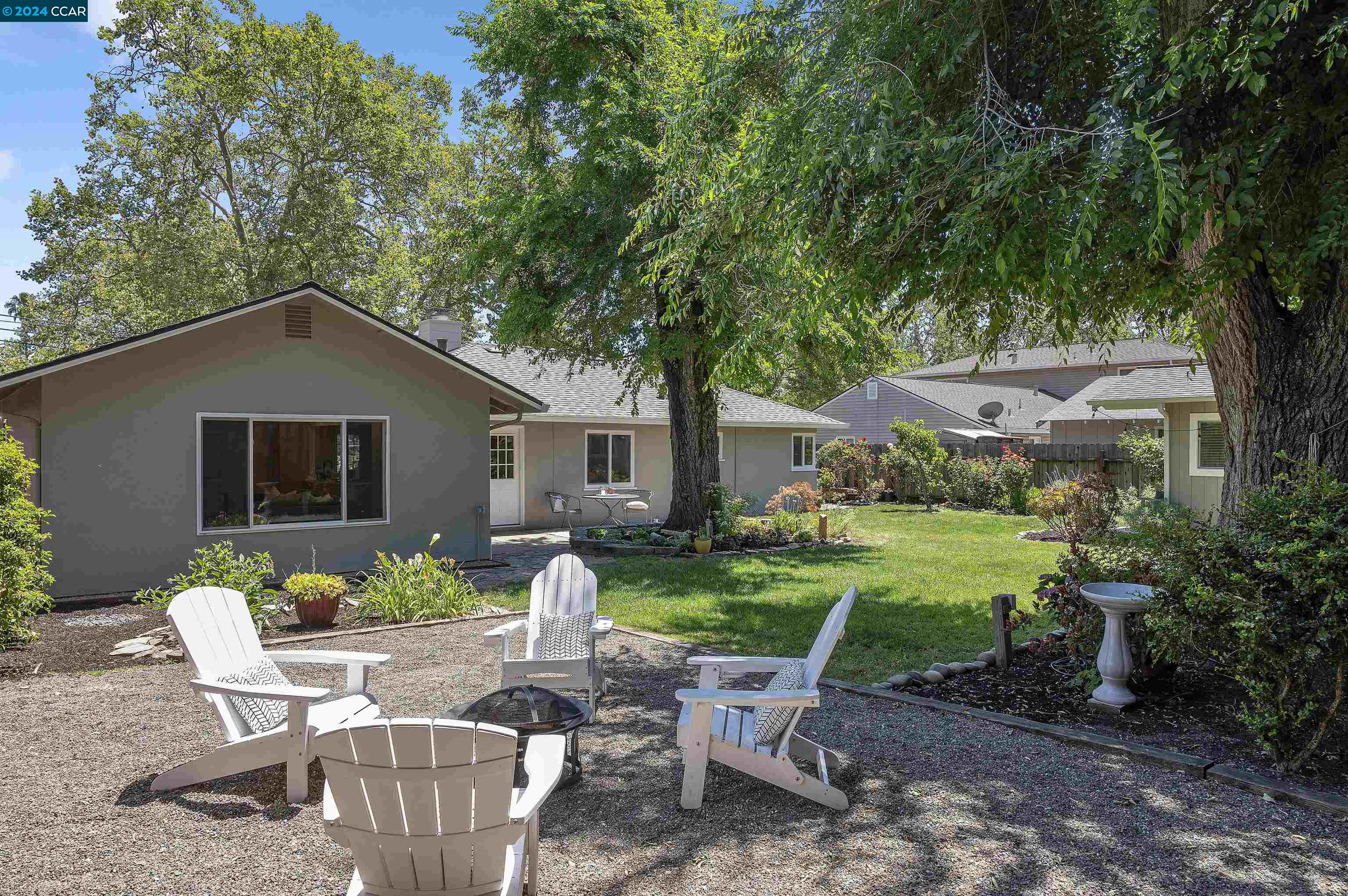 1918 Rose Ln