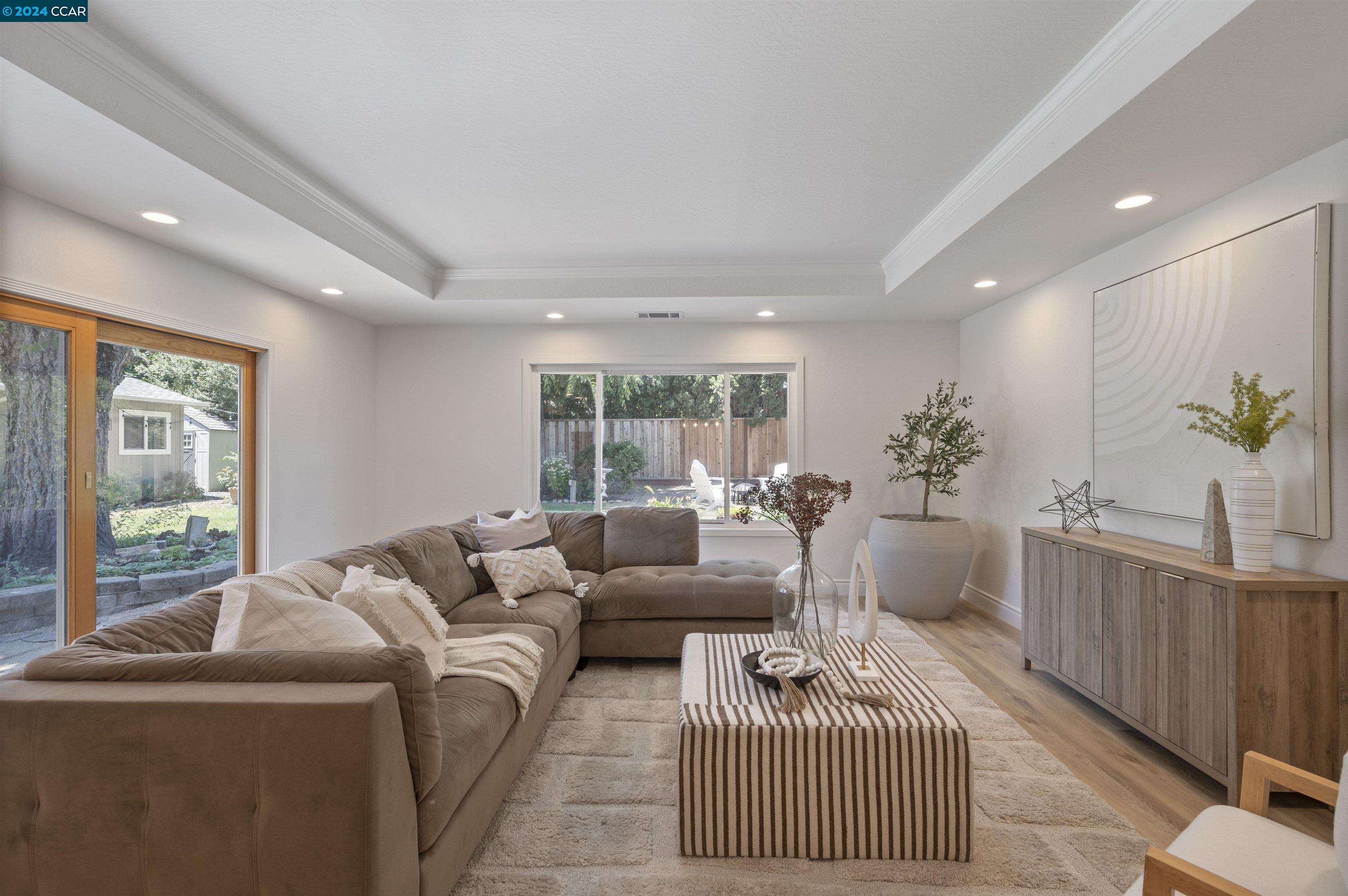 1918 Rose Ln