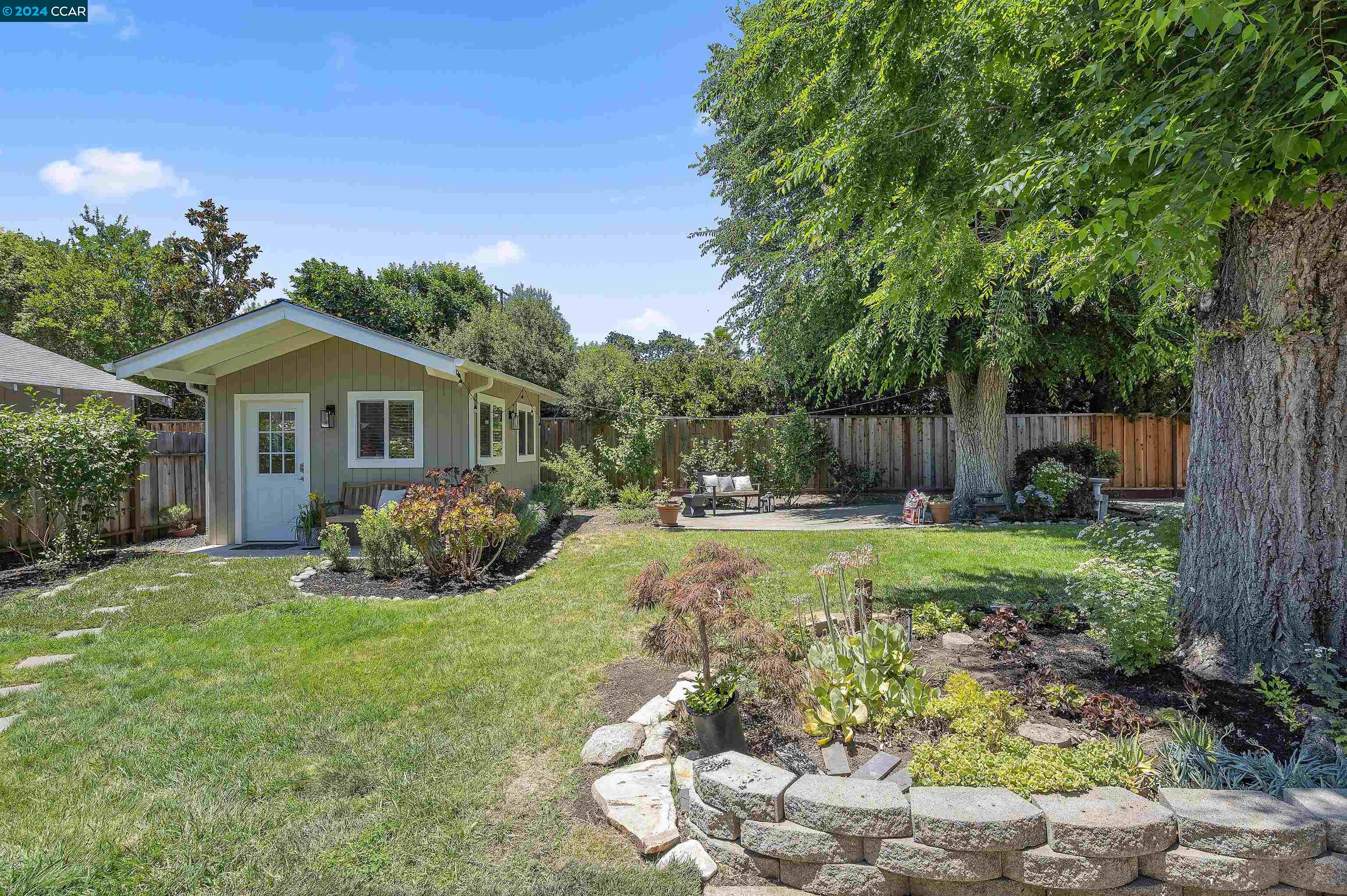 1918 Rose Ln