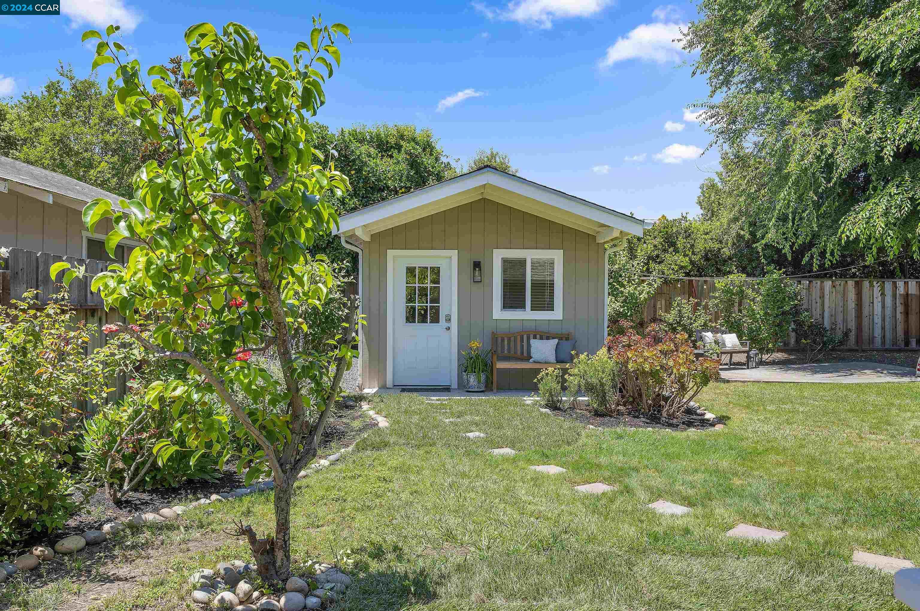1918 Rose Ln
