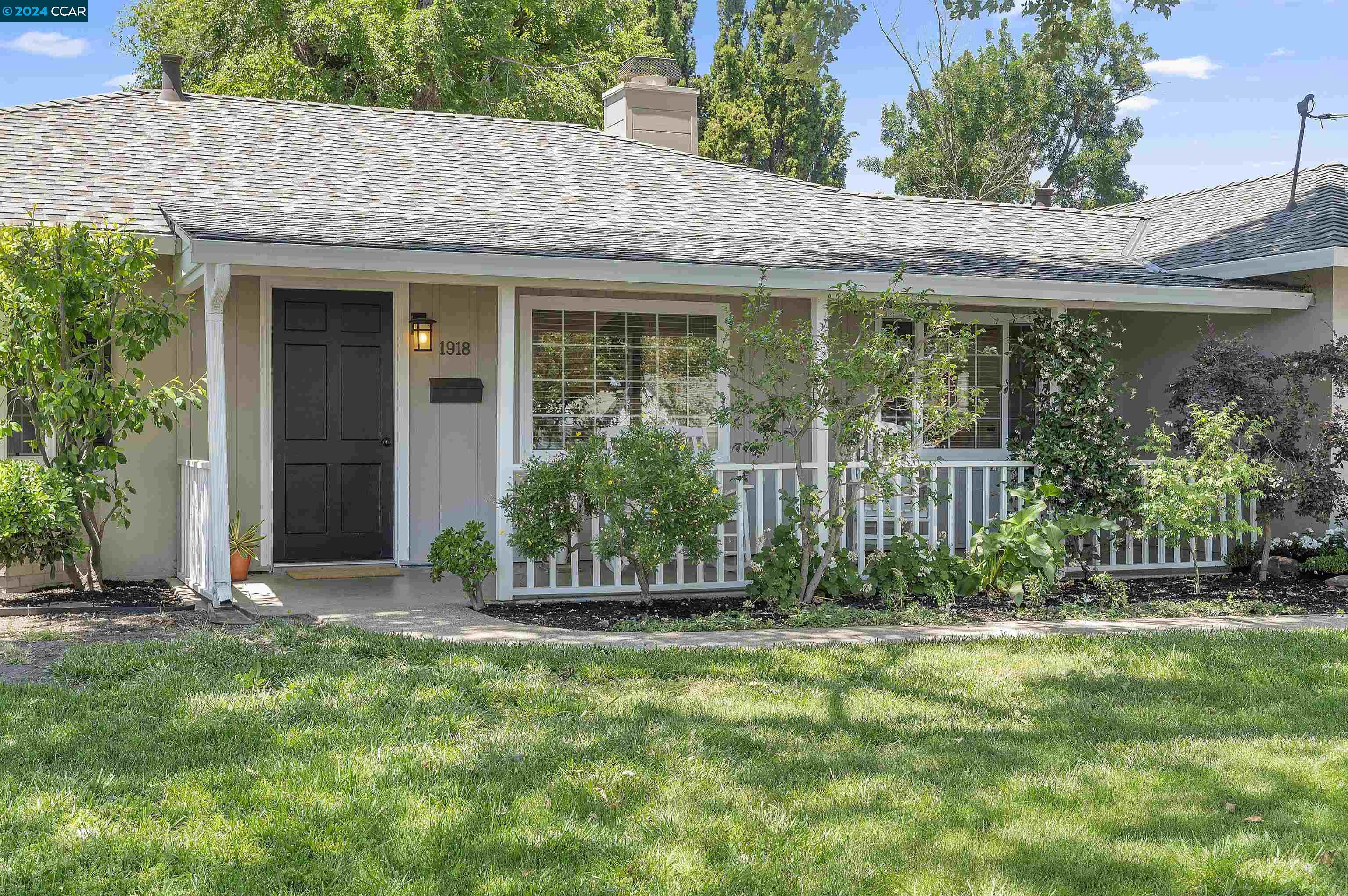 1918 Rose Ln
