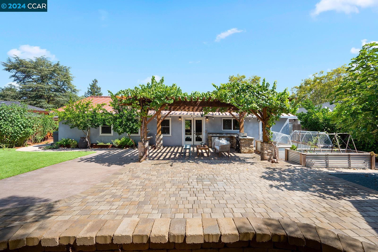 260 Betty Ln