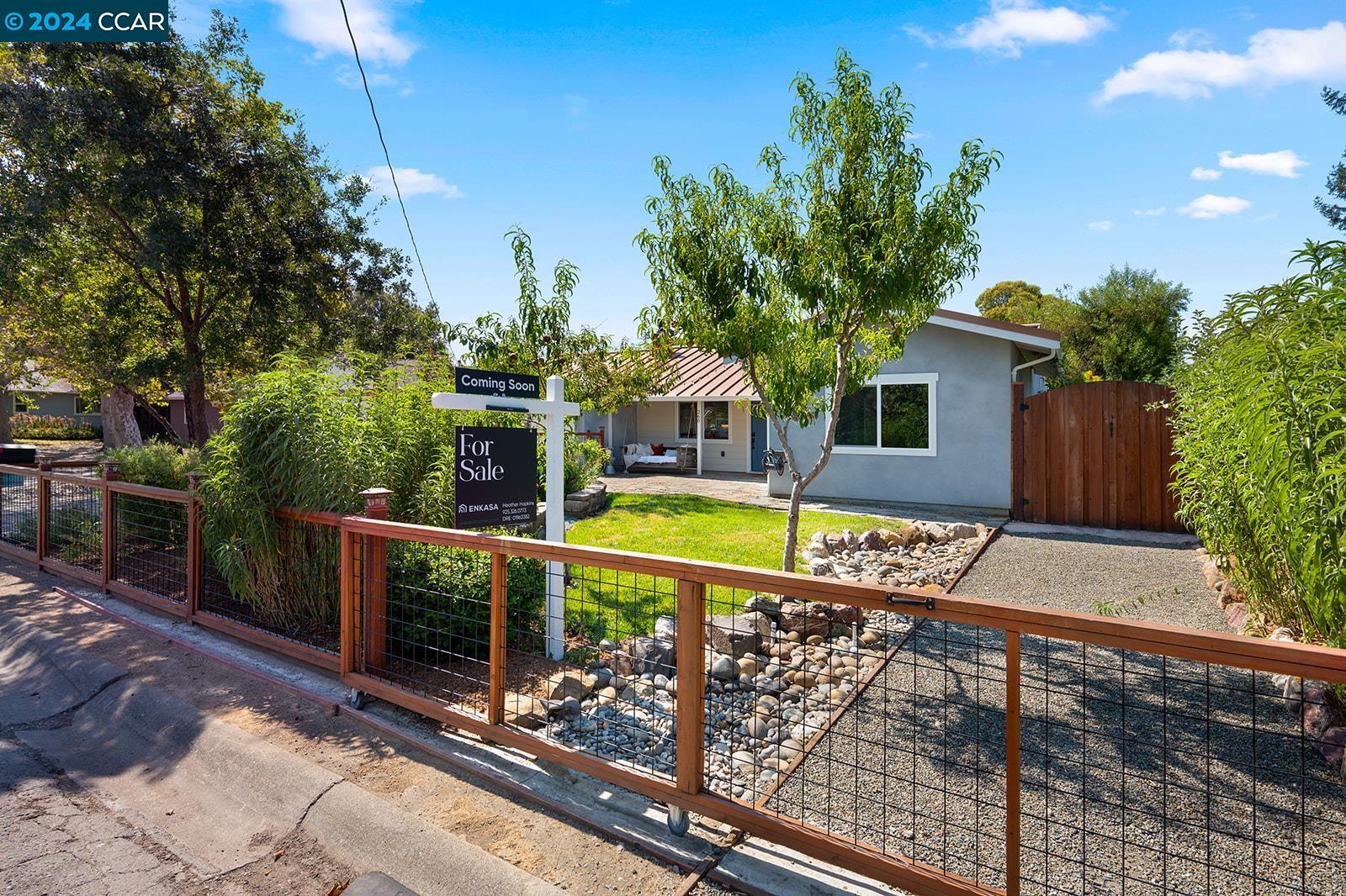 260 Betty Ln
