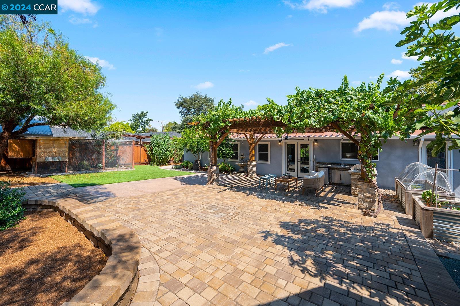 260 Betty Ln