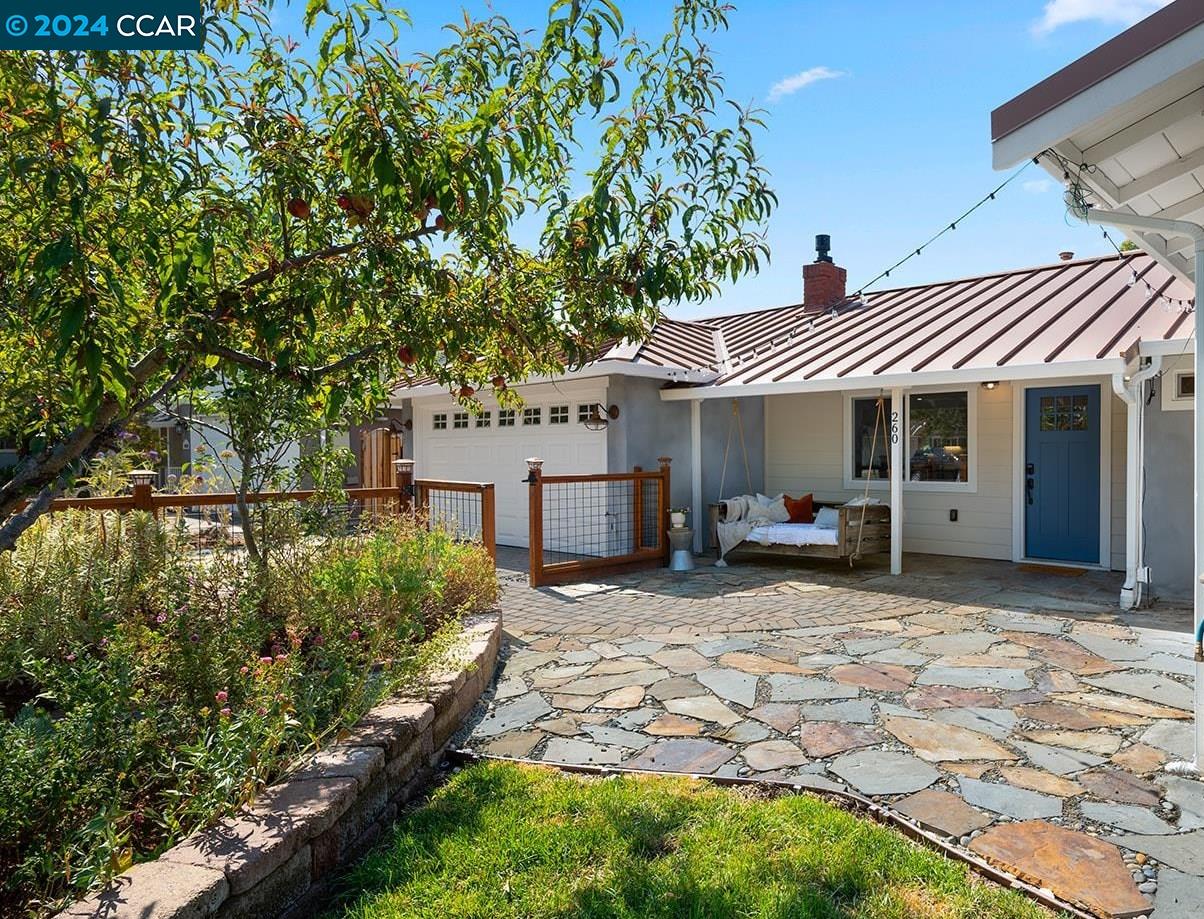 260 Betty Ln