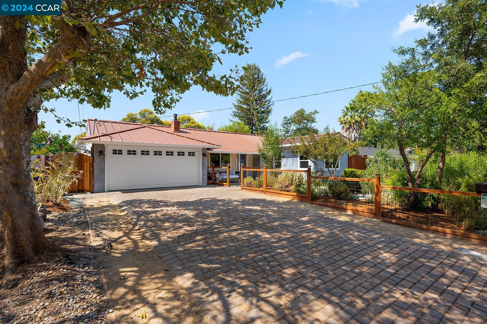 260 Betty Ln
