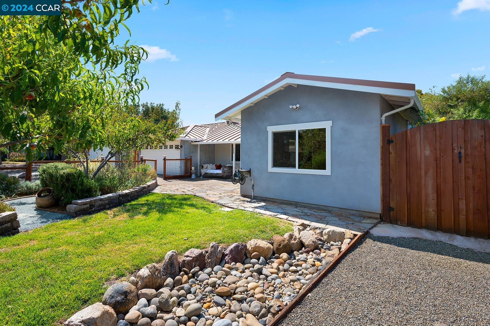 260 Betty Ln