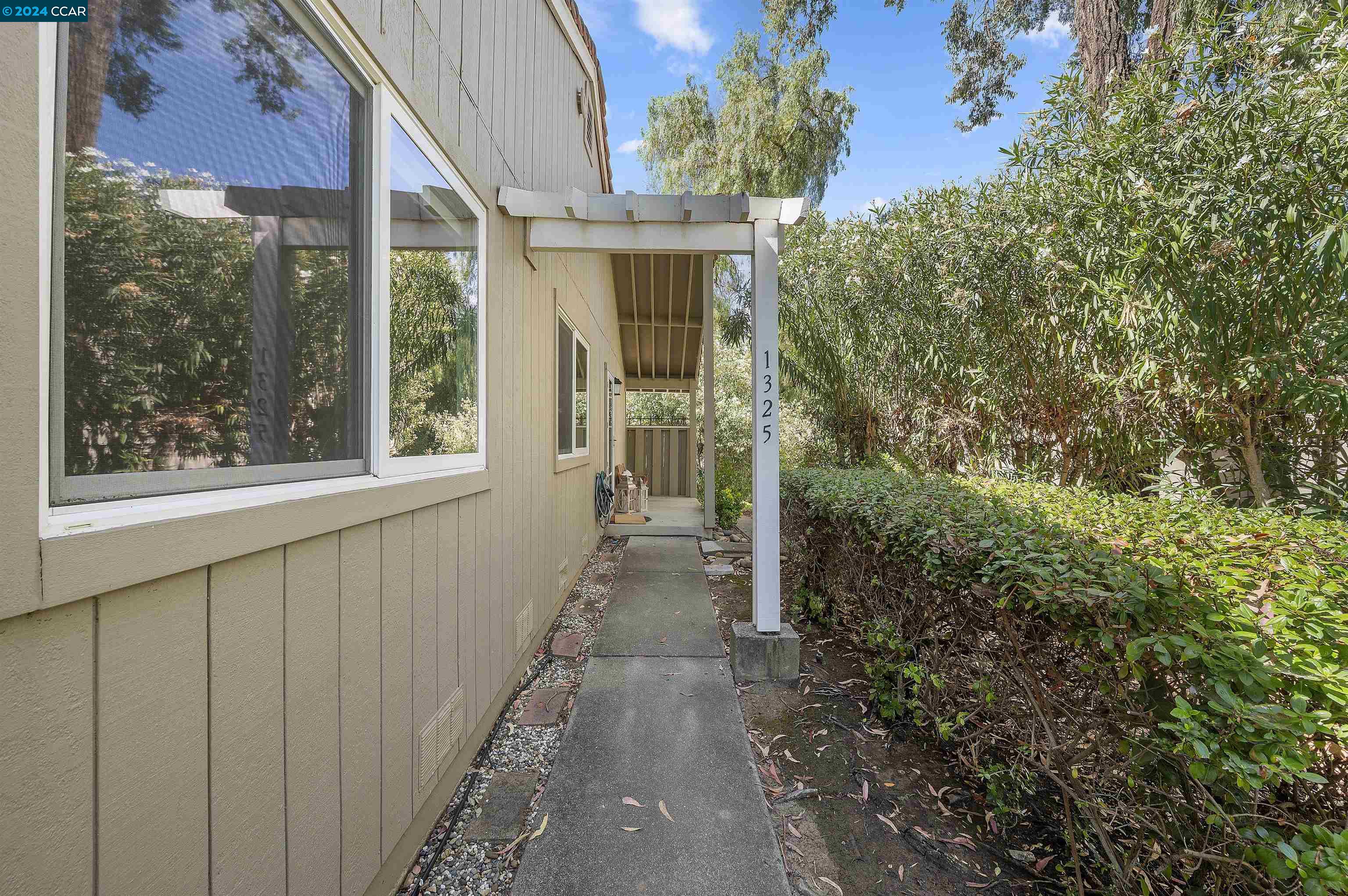 1325 Waterfall Way