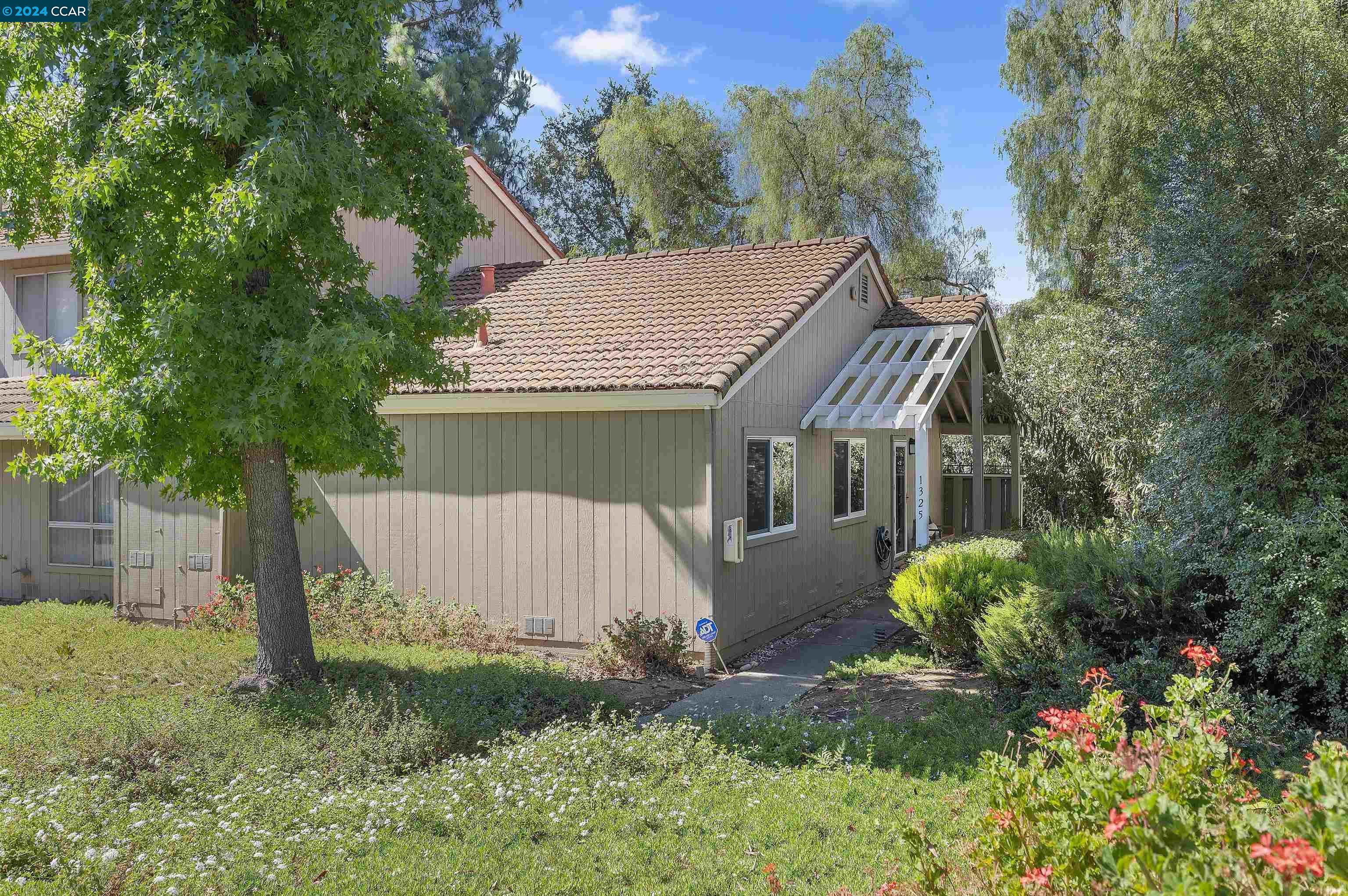 1325 Waterfall Way