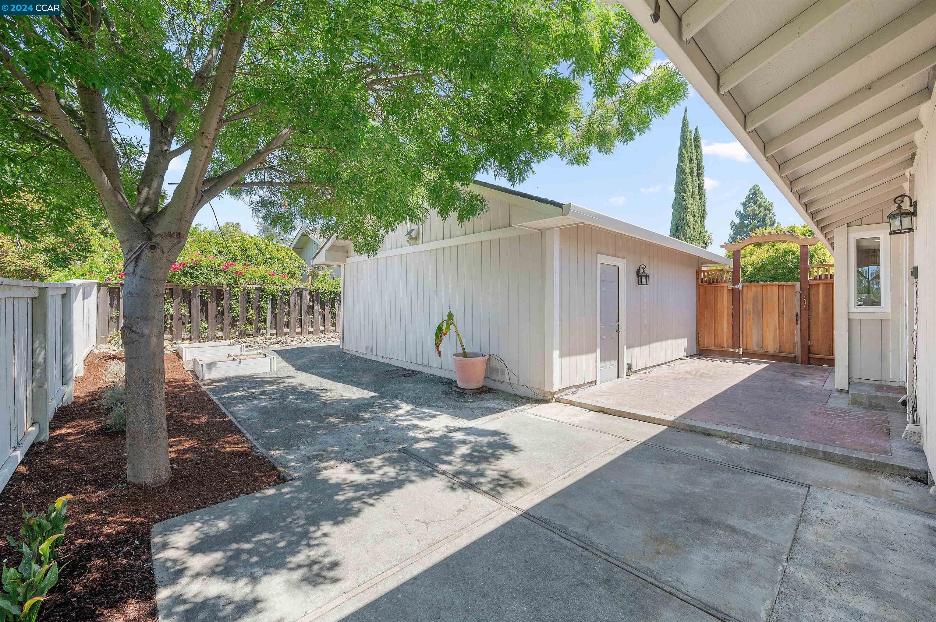 5511 Pamplona Ct