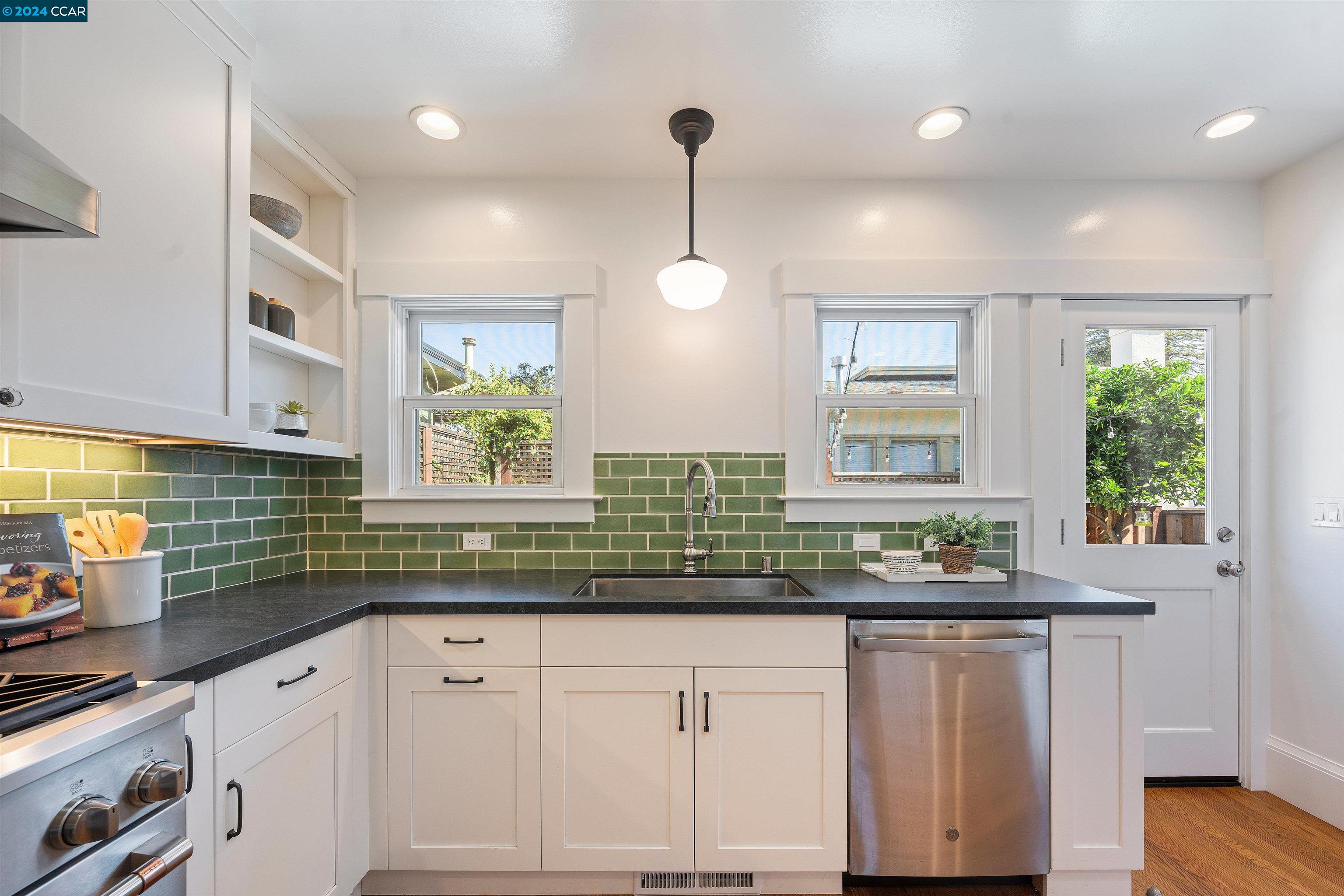 4401 Pleasant Valley Ct