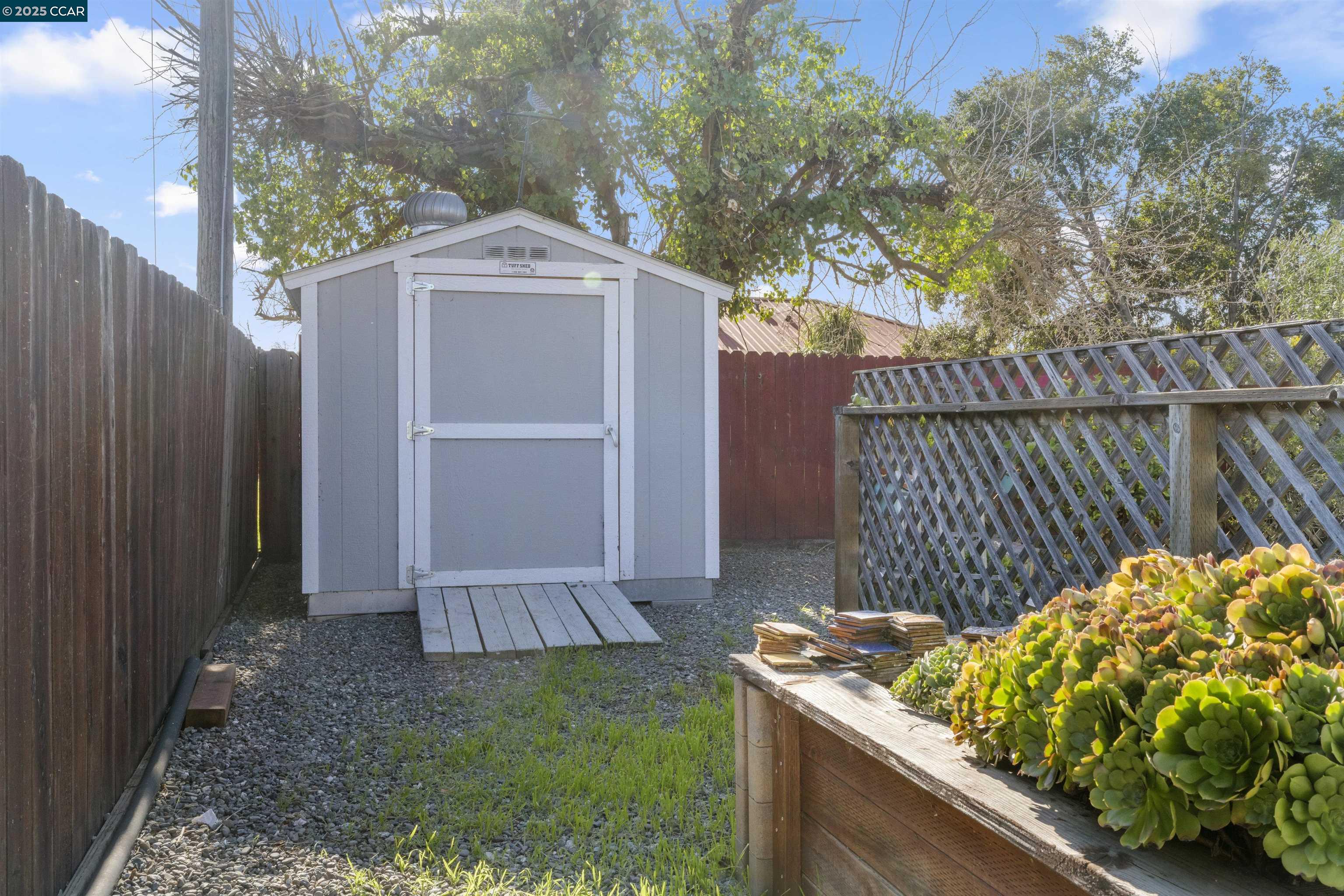 917 Laurel Way