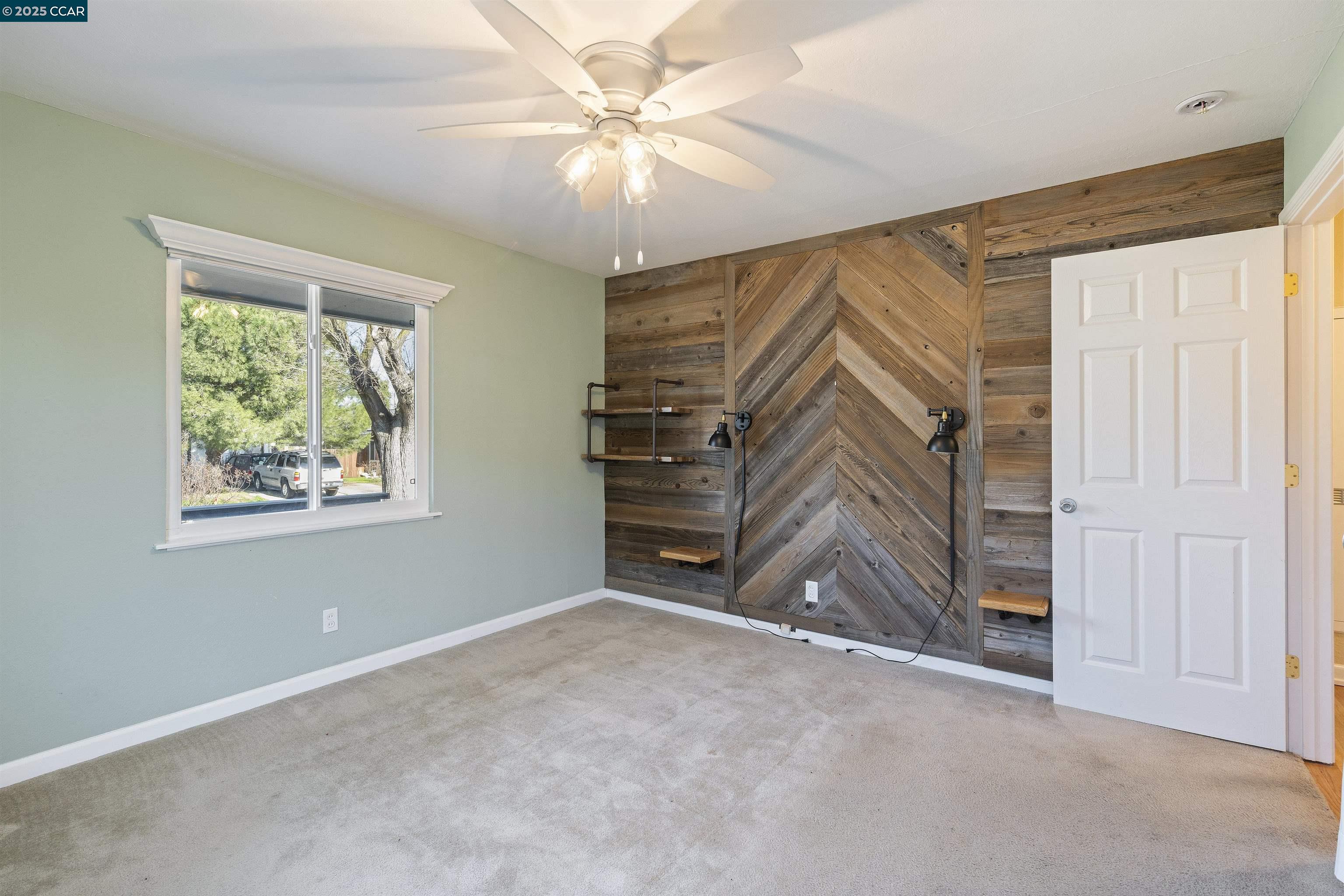 917 Laurel Way