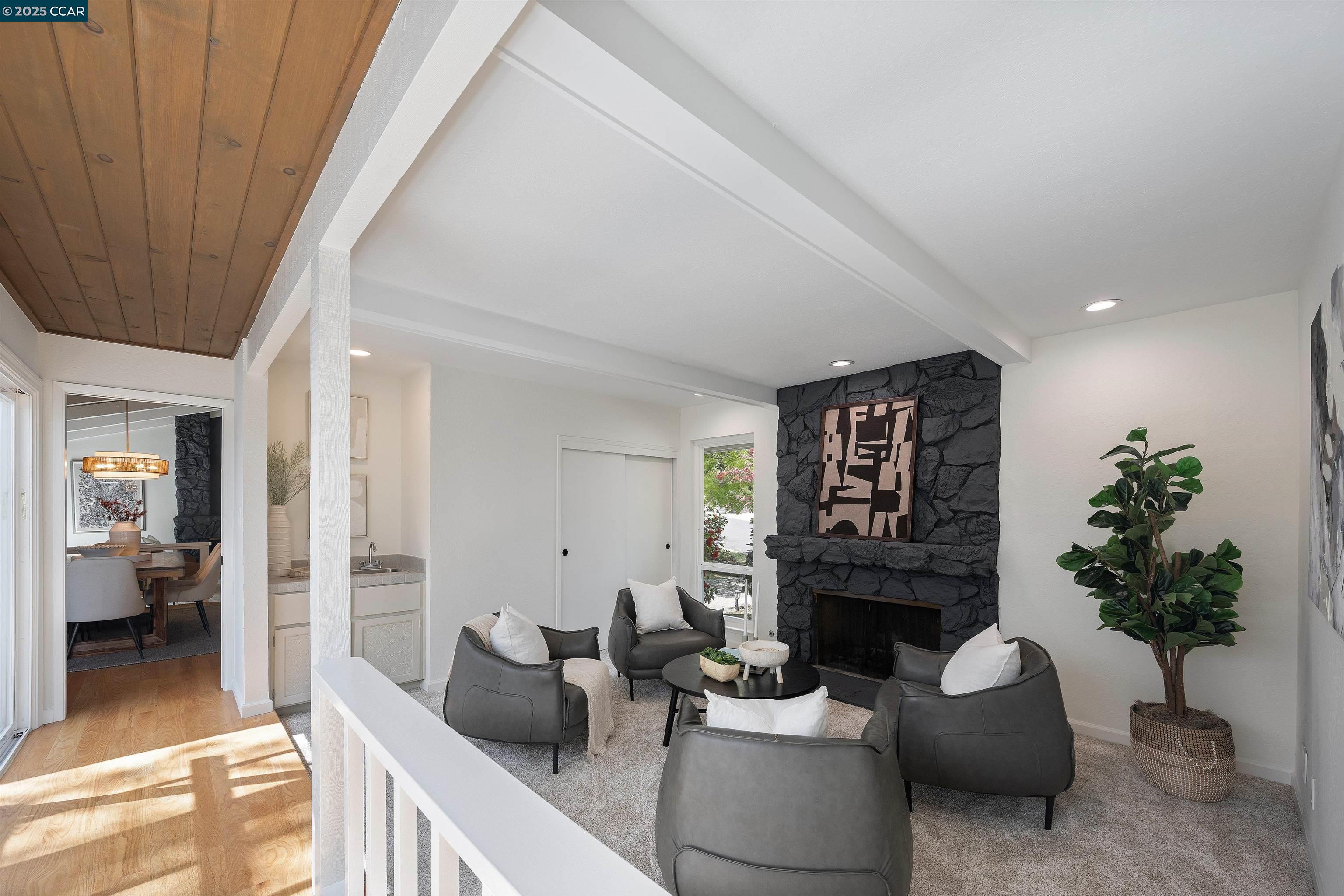 2212 Nelda Way