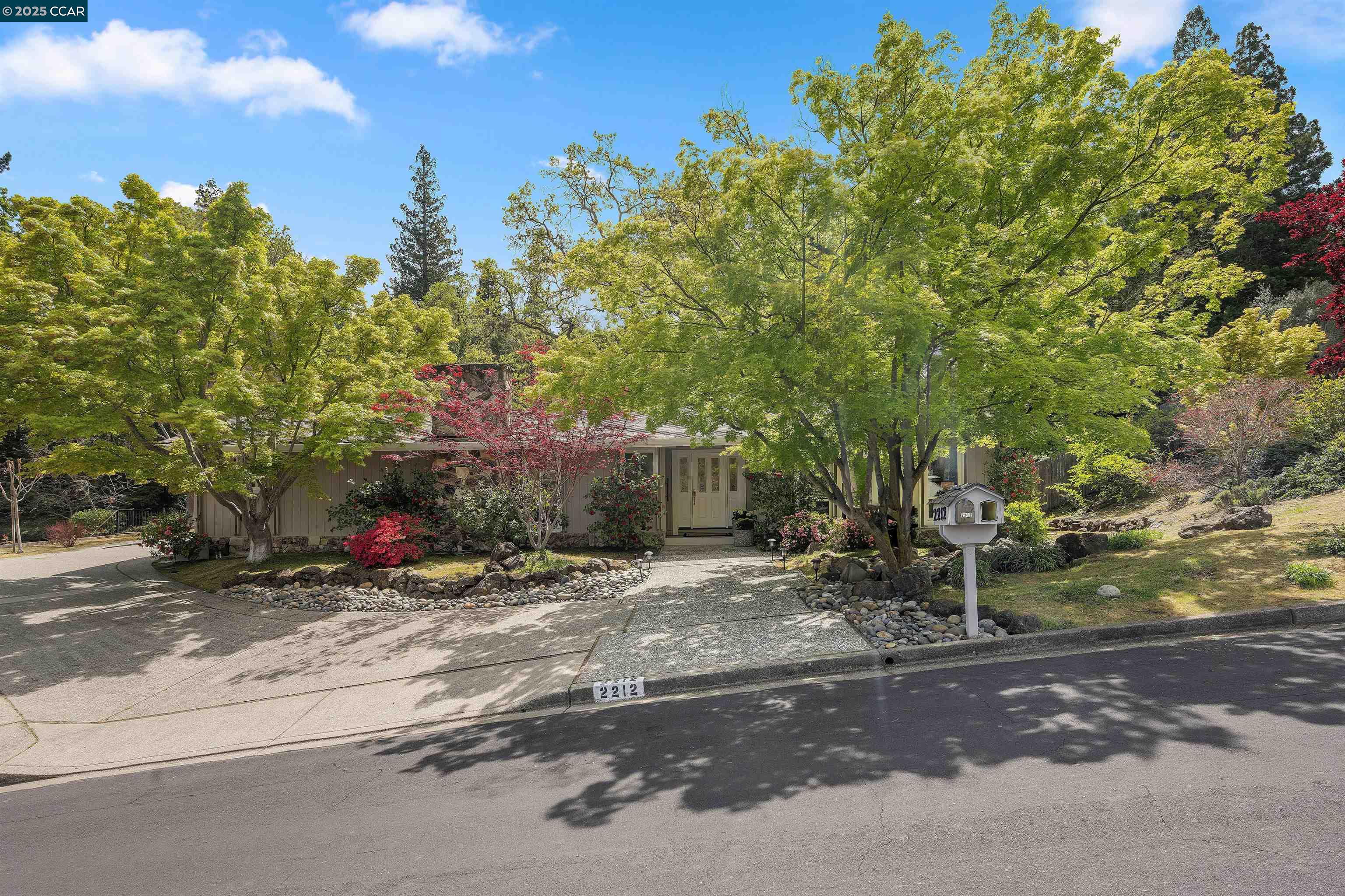 2212 Nelda Way