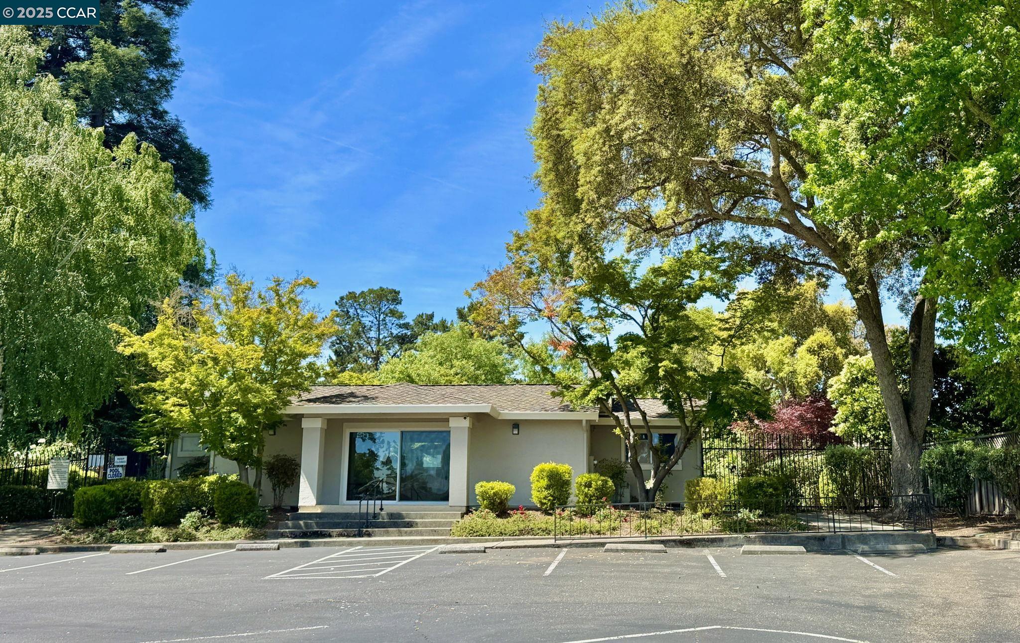 125 Laredo Ct