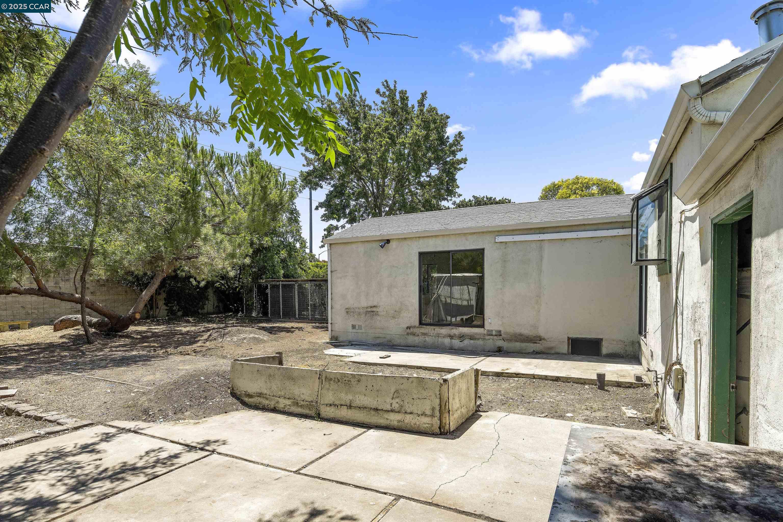 1033 Esther Dr