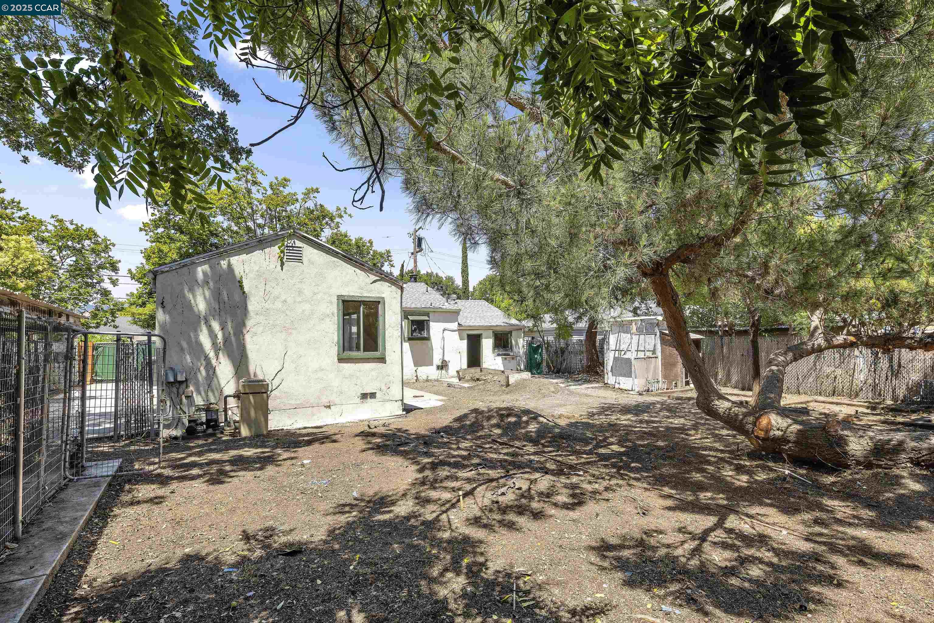 1033 Esther Dr