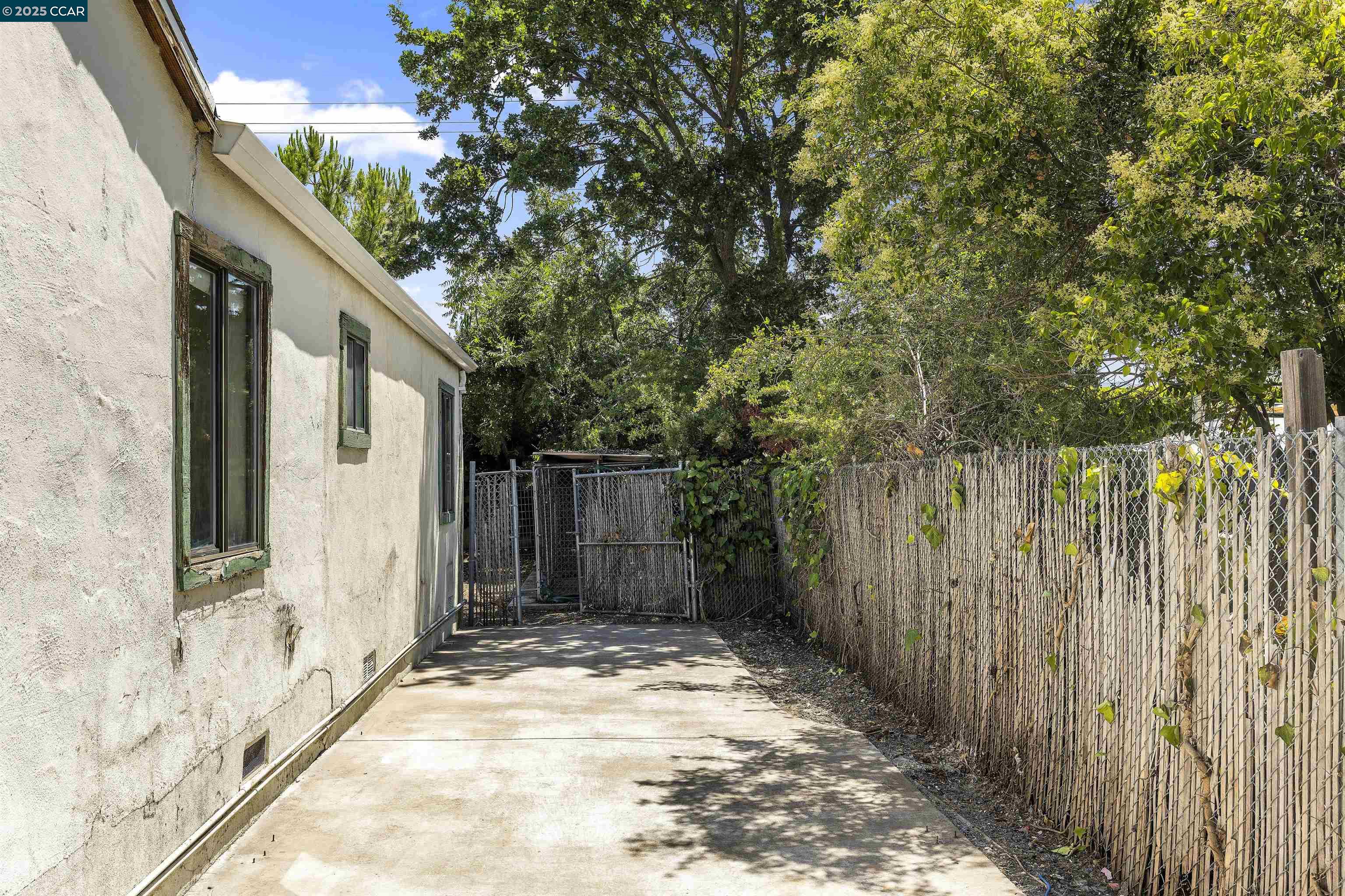 1033 Esther Dr