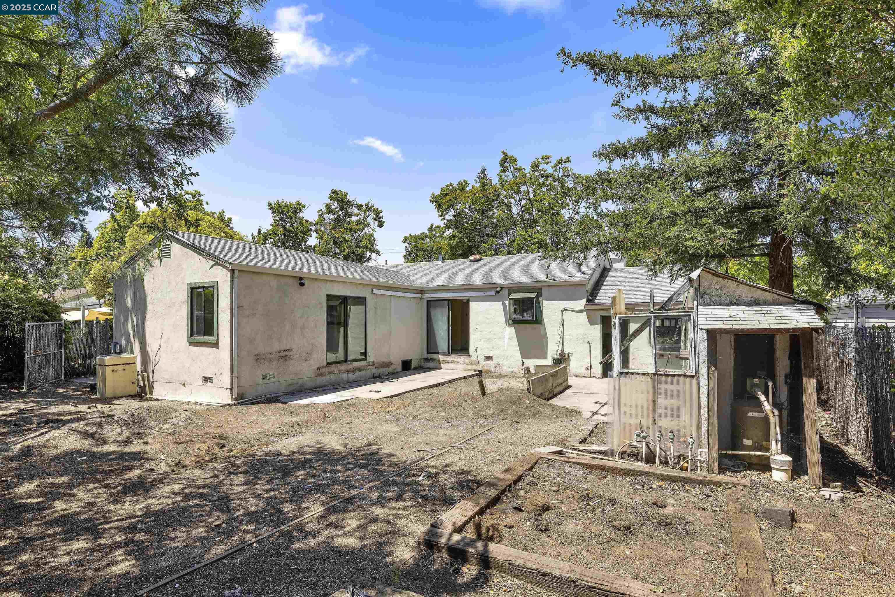 1033 Esther Dr