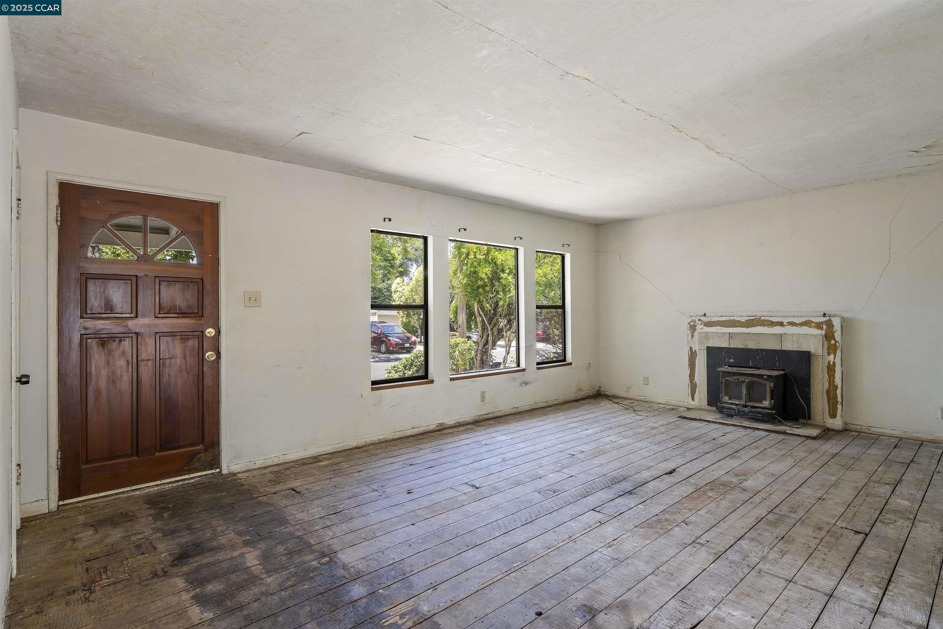 1033 Esther Dr