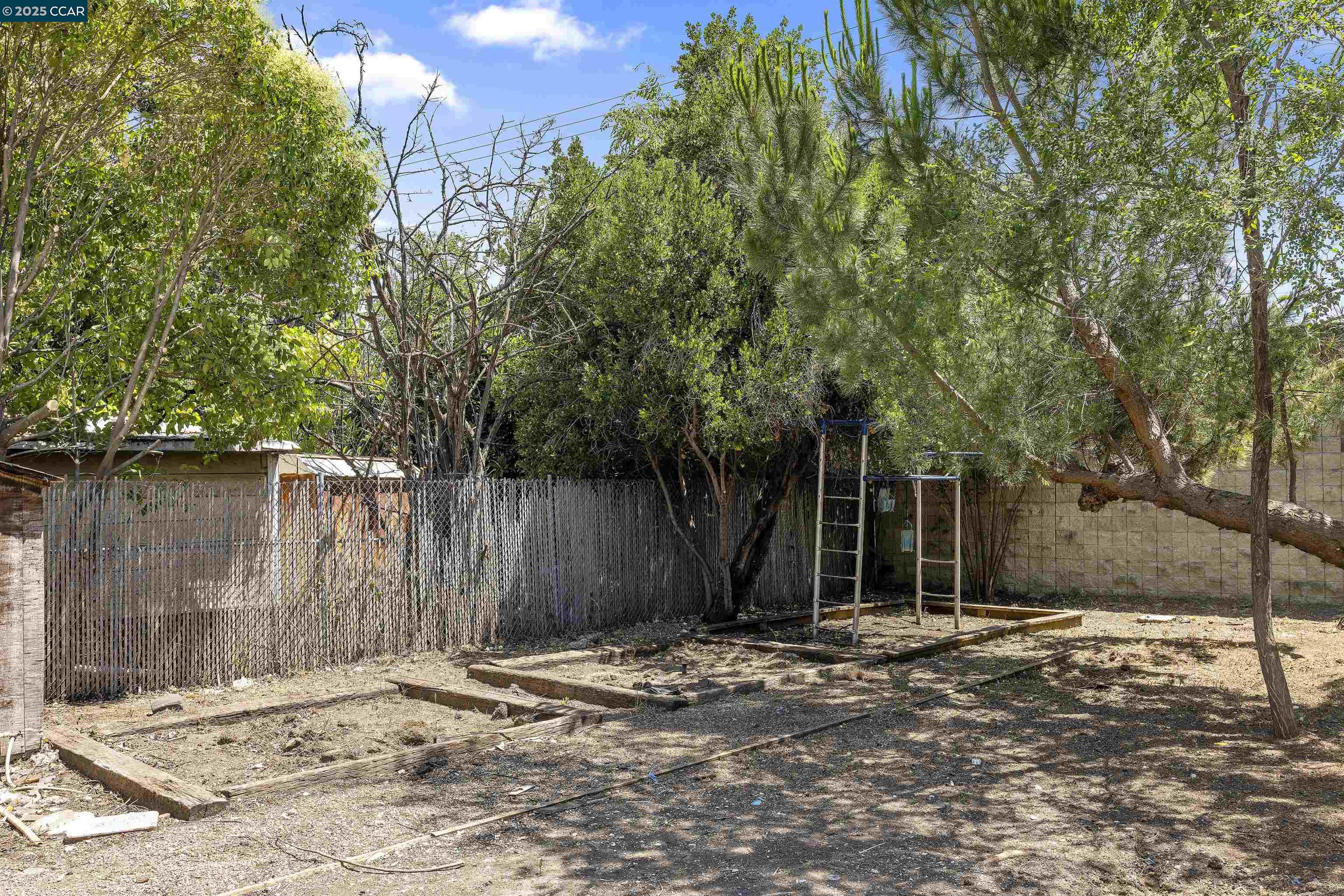 1033 Esther Dr