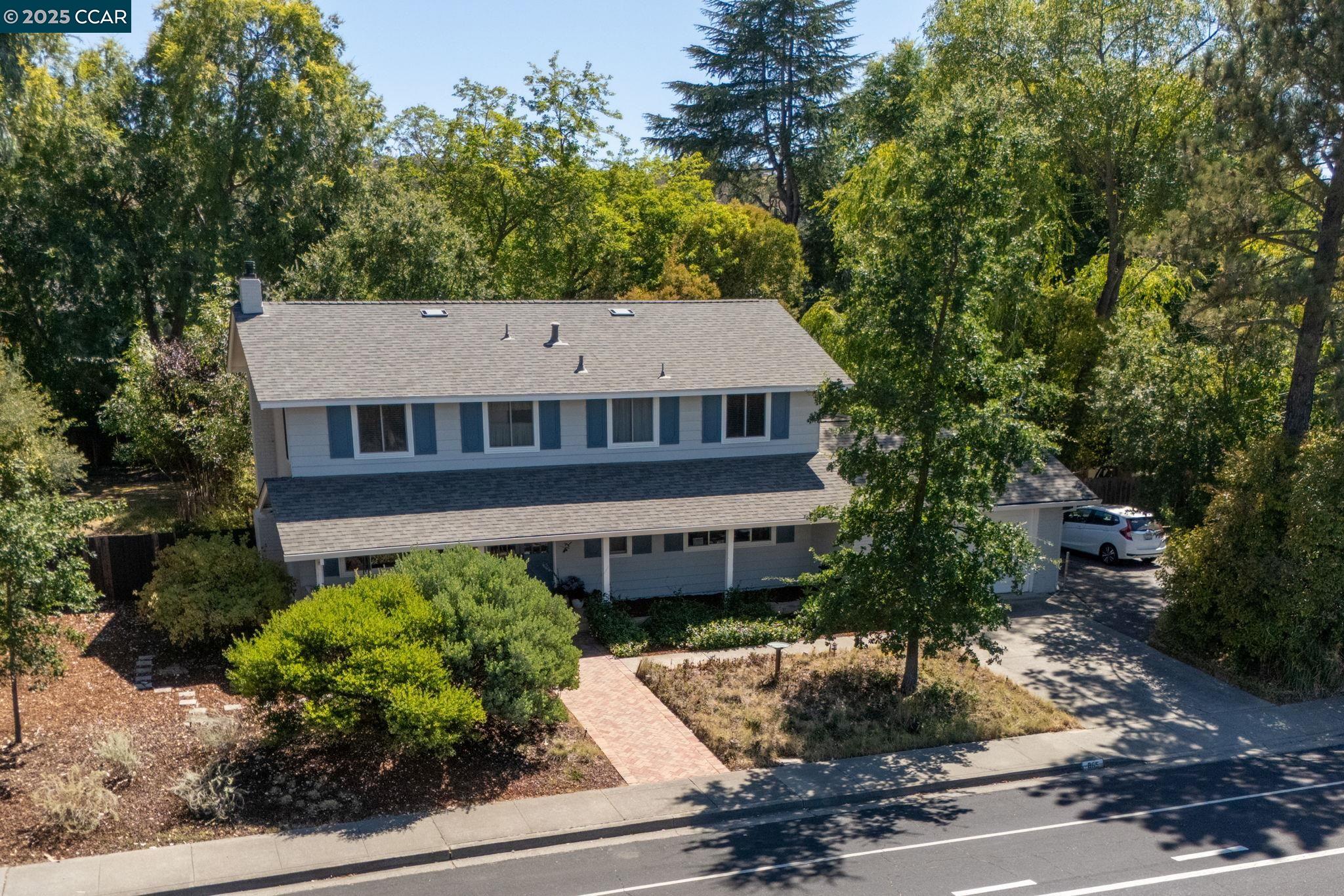 865 Walnut Ave