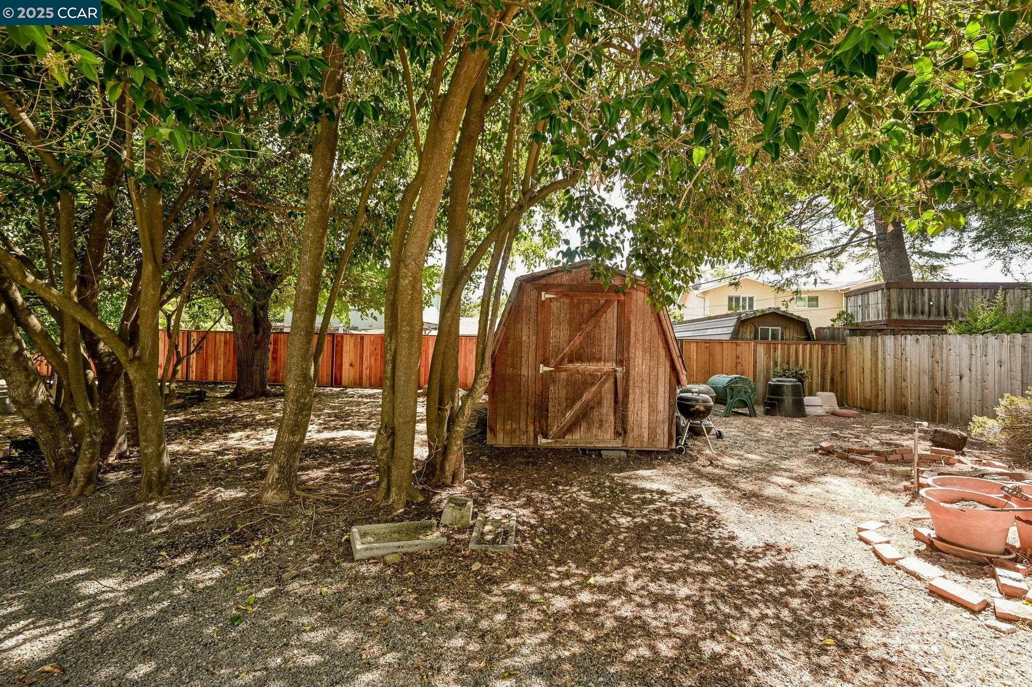 865 Walnut Ave