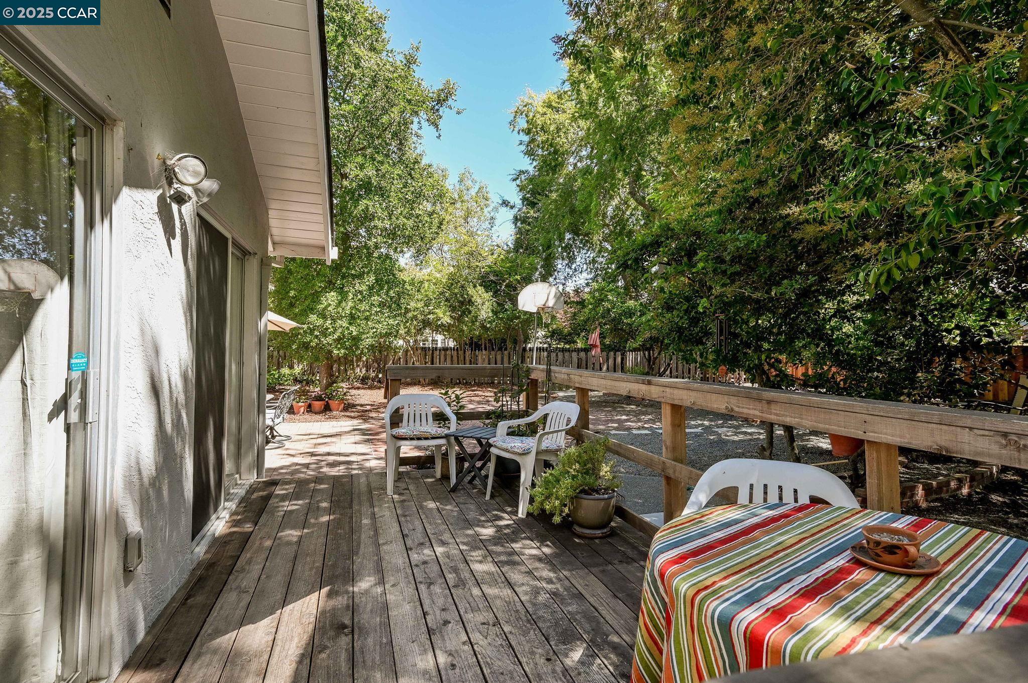 865 Walnut Ave