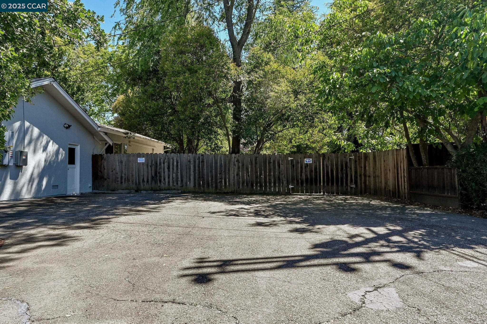 865 Walnut Ave