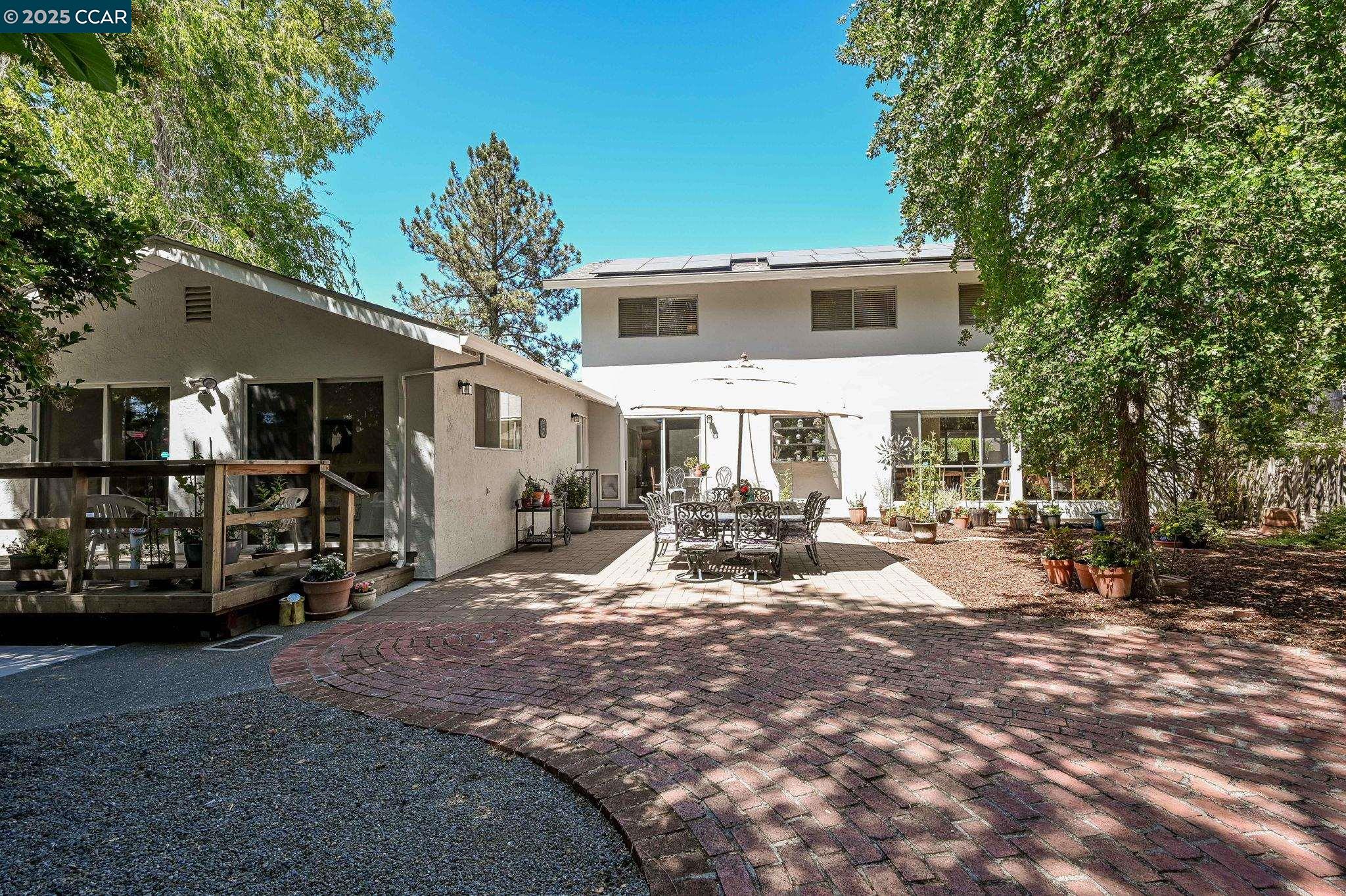 865 Walnut Ave