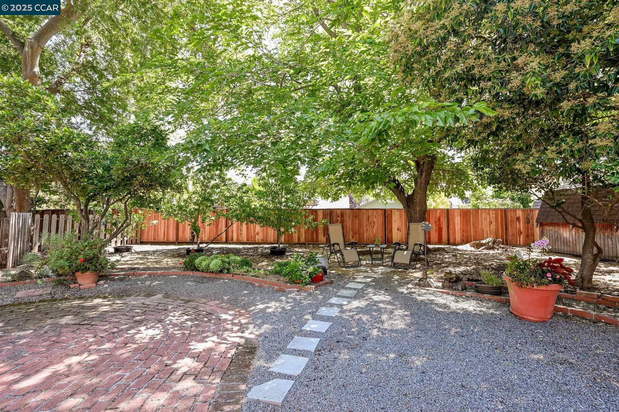 865 Walnut Ave