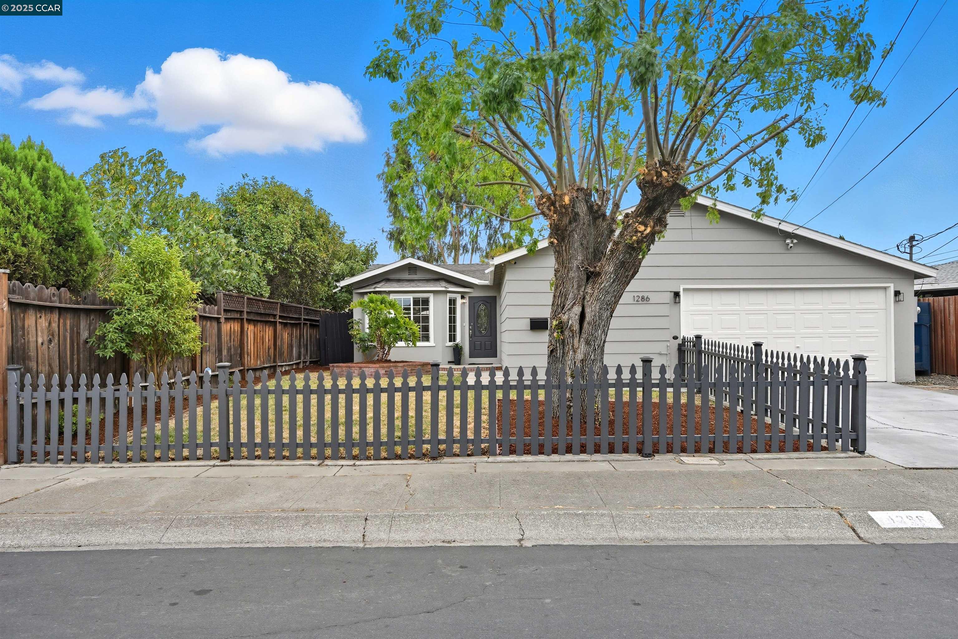 1286 Redwood Dr