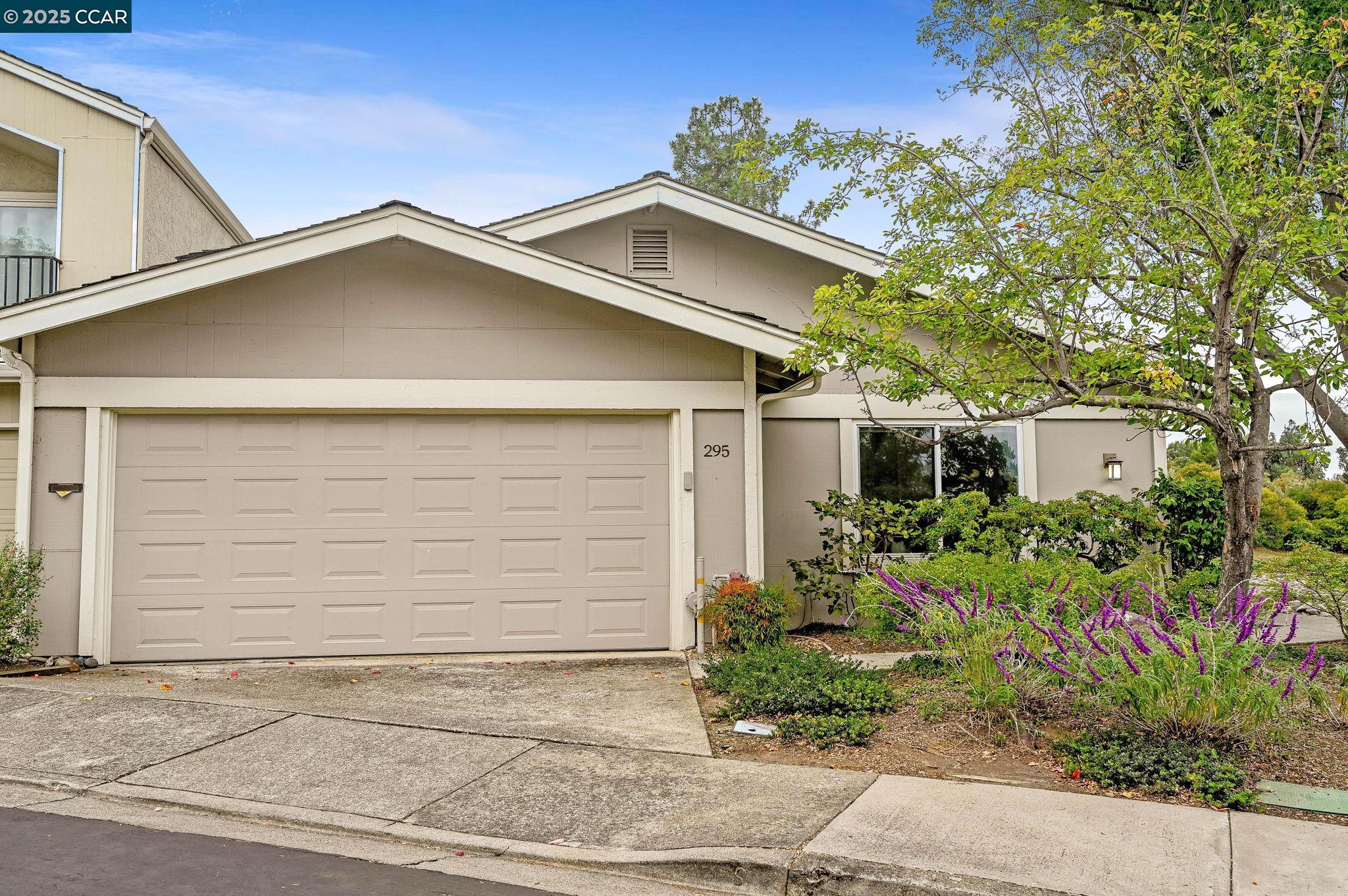 295 Kinross Dr