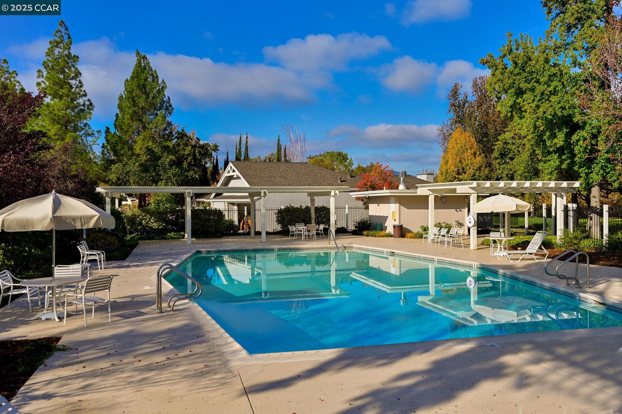 295 Kinross Dr