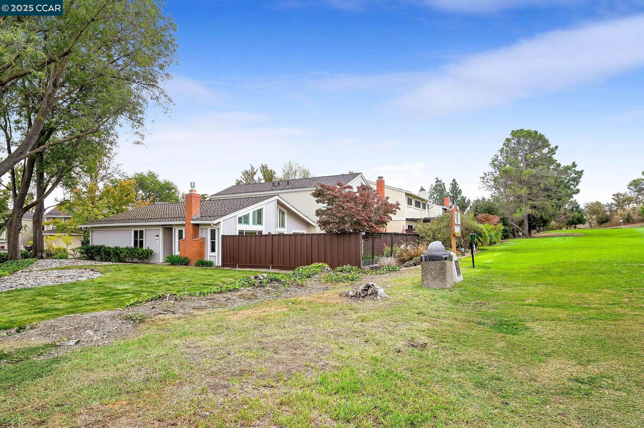 295 Kinross Dr