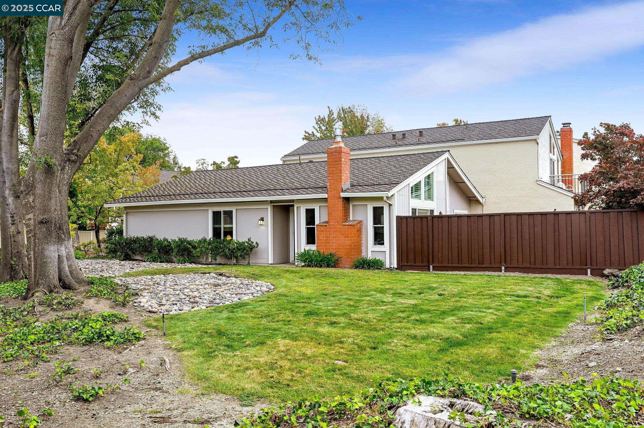 295 Kinross Dr