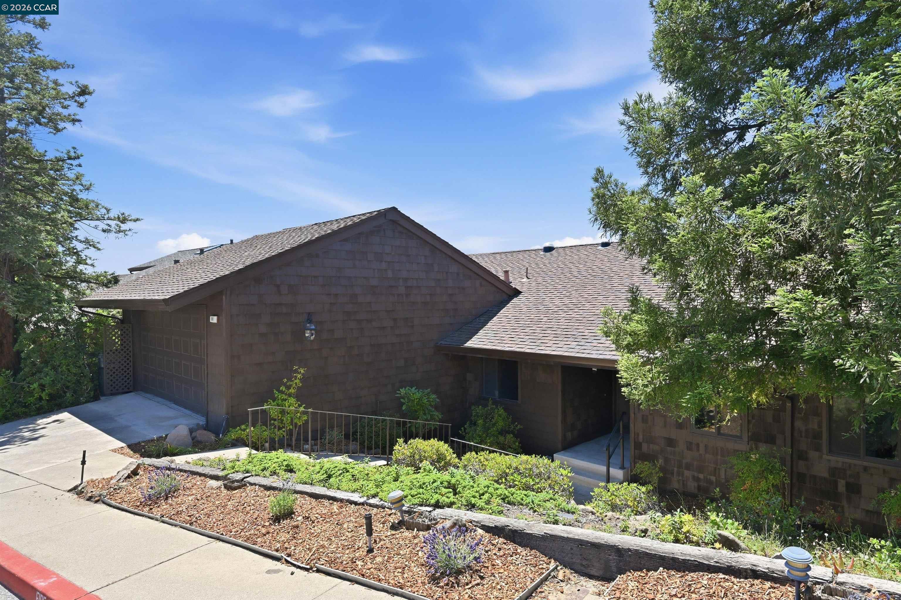 11 Swansea Ln