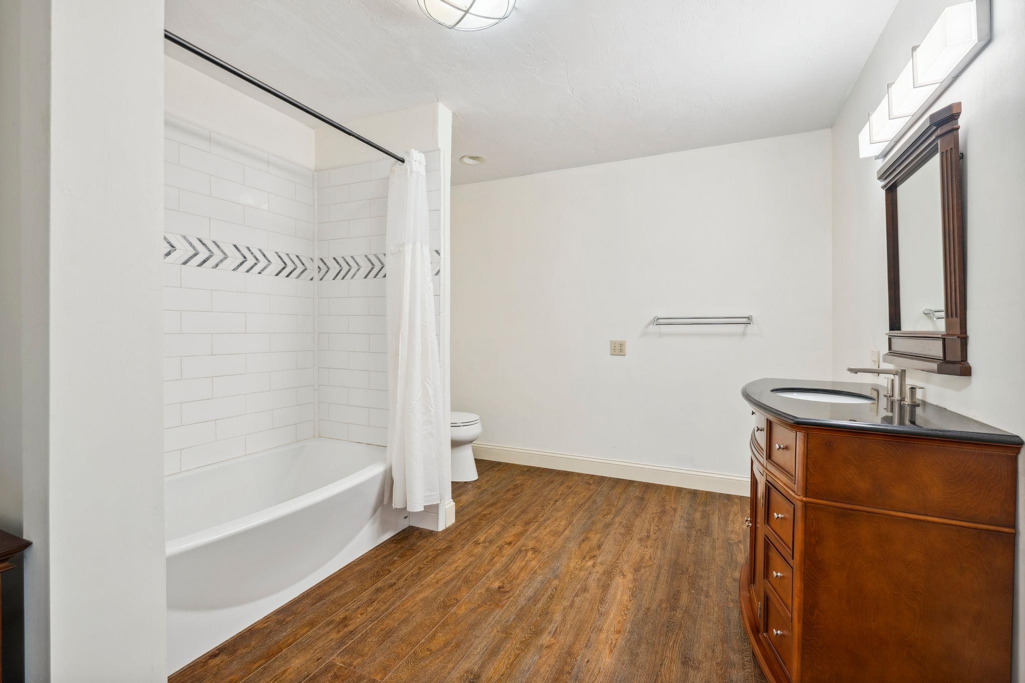 401 Center Of Town Road