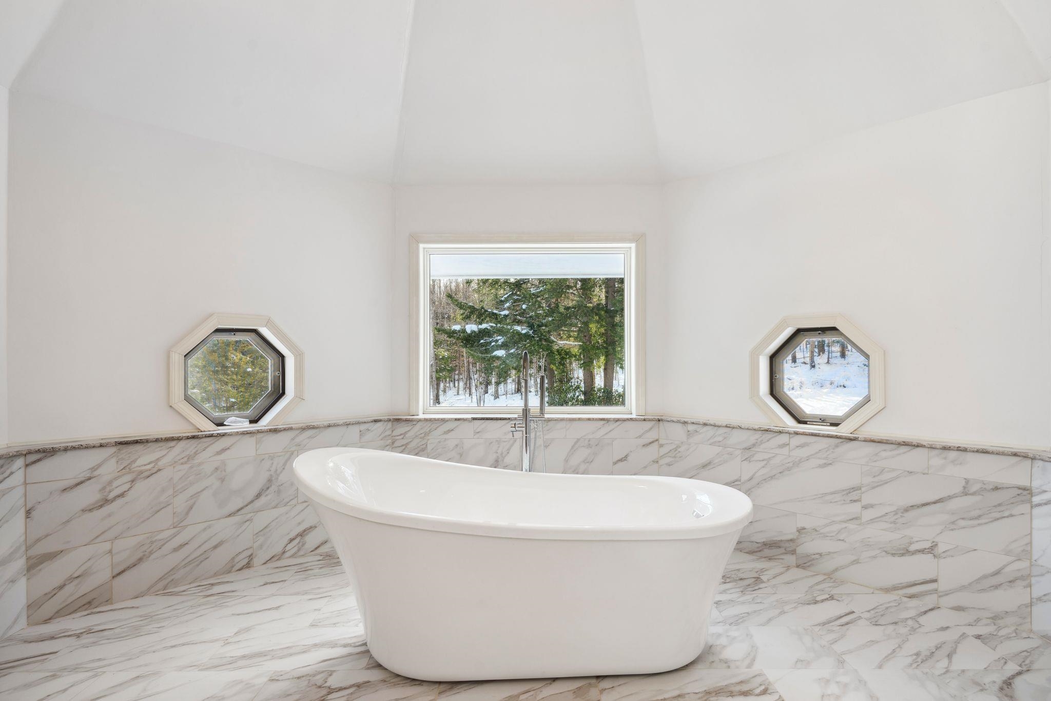 401 Center Of Town Road