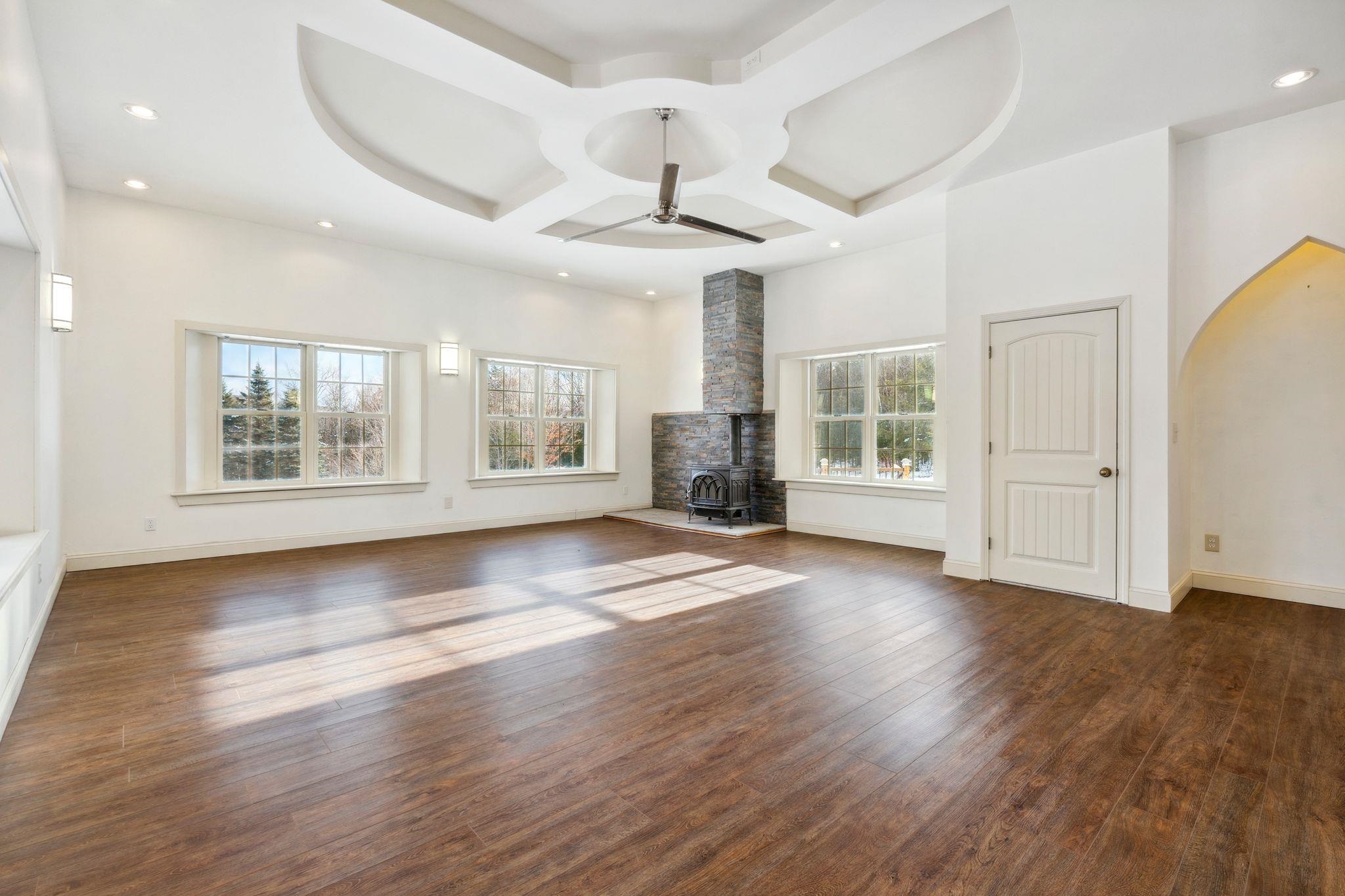 401 Center Of Town Road