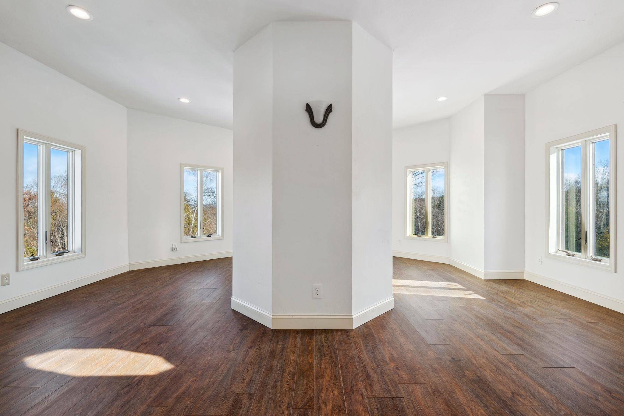 401 Center Of Town Road