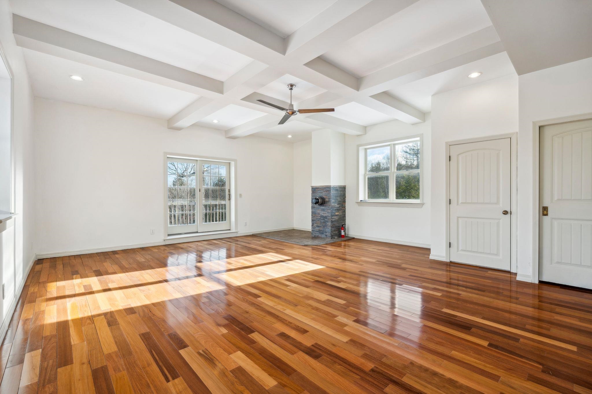 401 Center Of Town Road