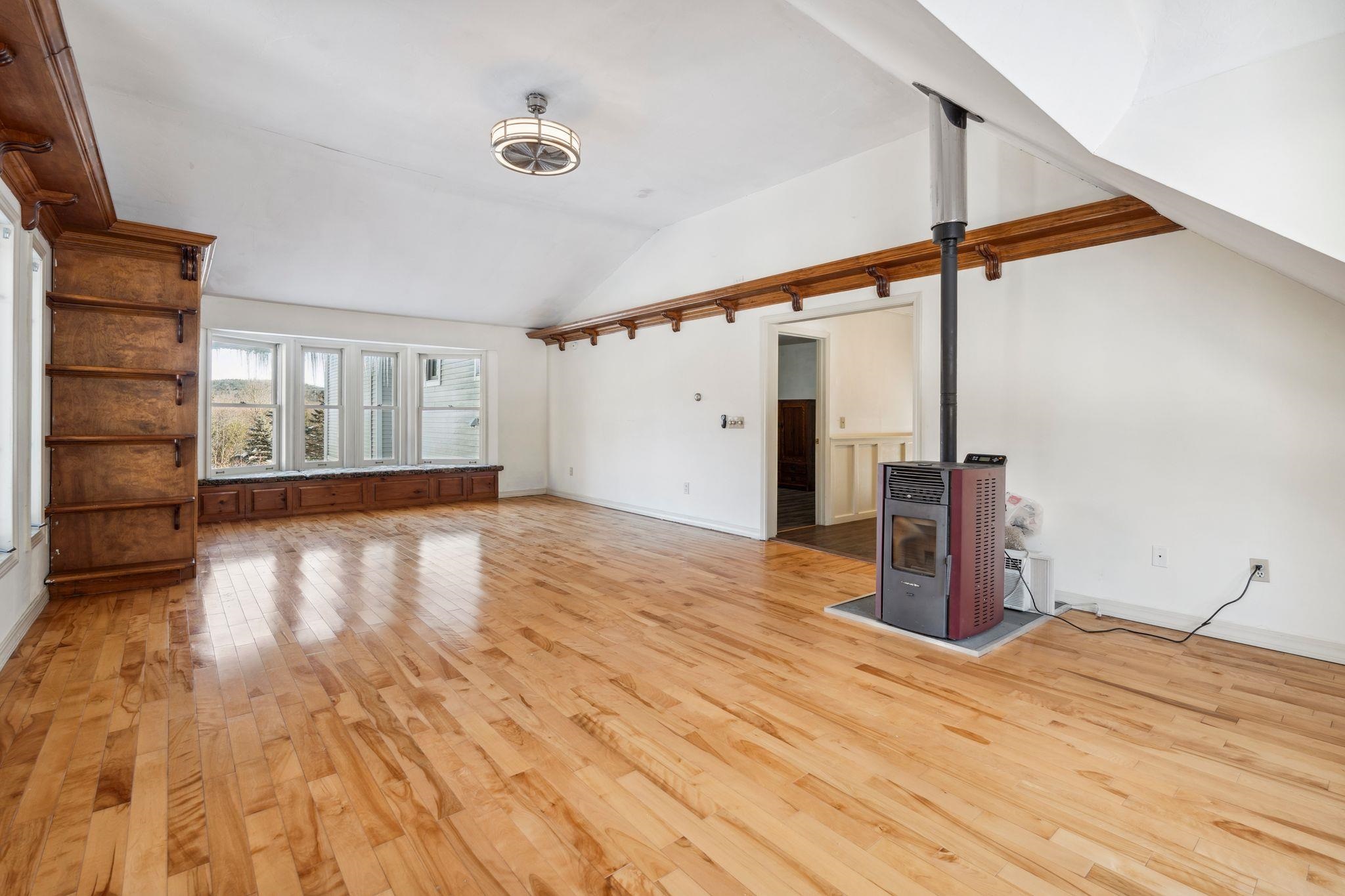 401 Center Of Town Road