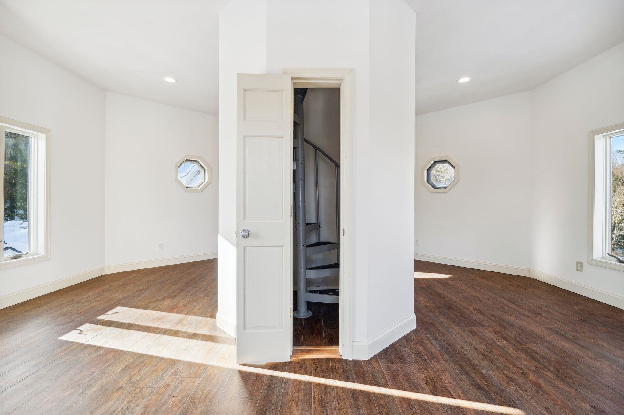 401 Center Of Town Road