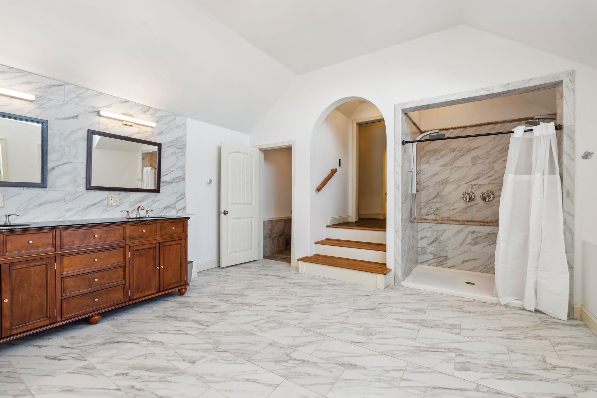 401 Center Of Town Road